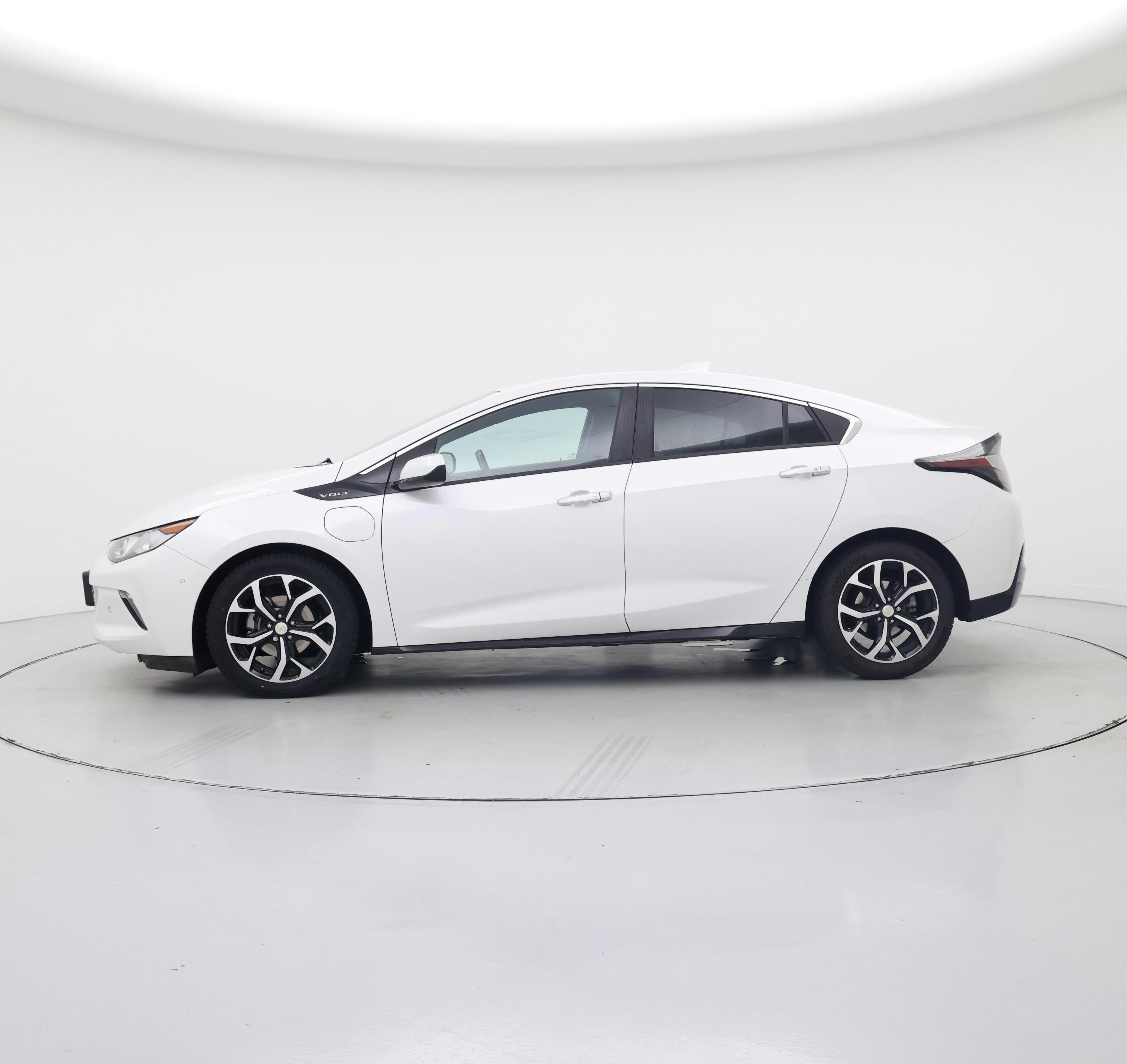 Thumbnail: 2017 Chevrolet Volt - 3