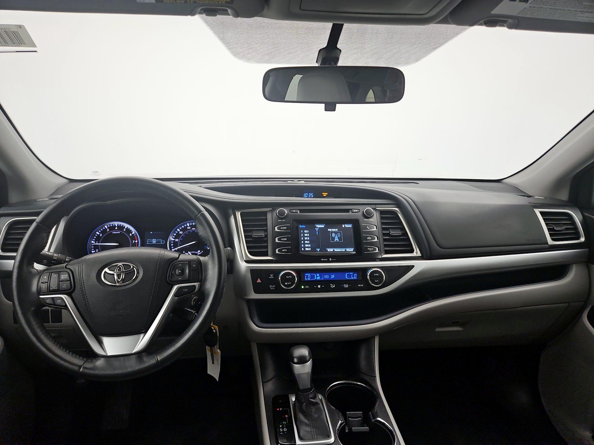 Thumbnail: 2015 Toyota Highlander - 9