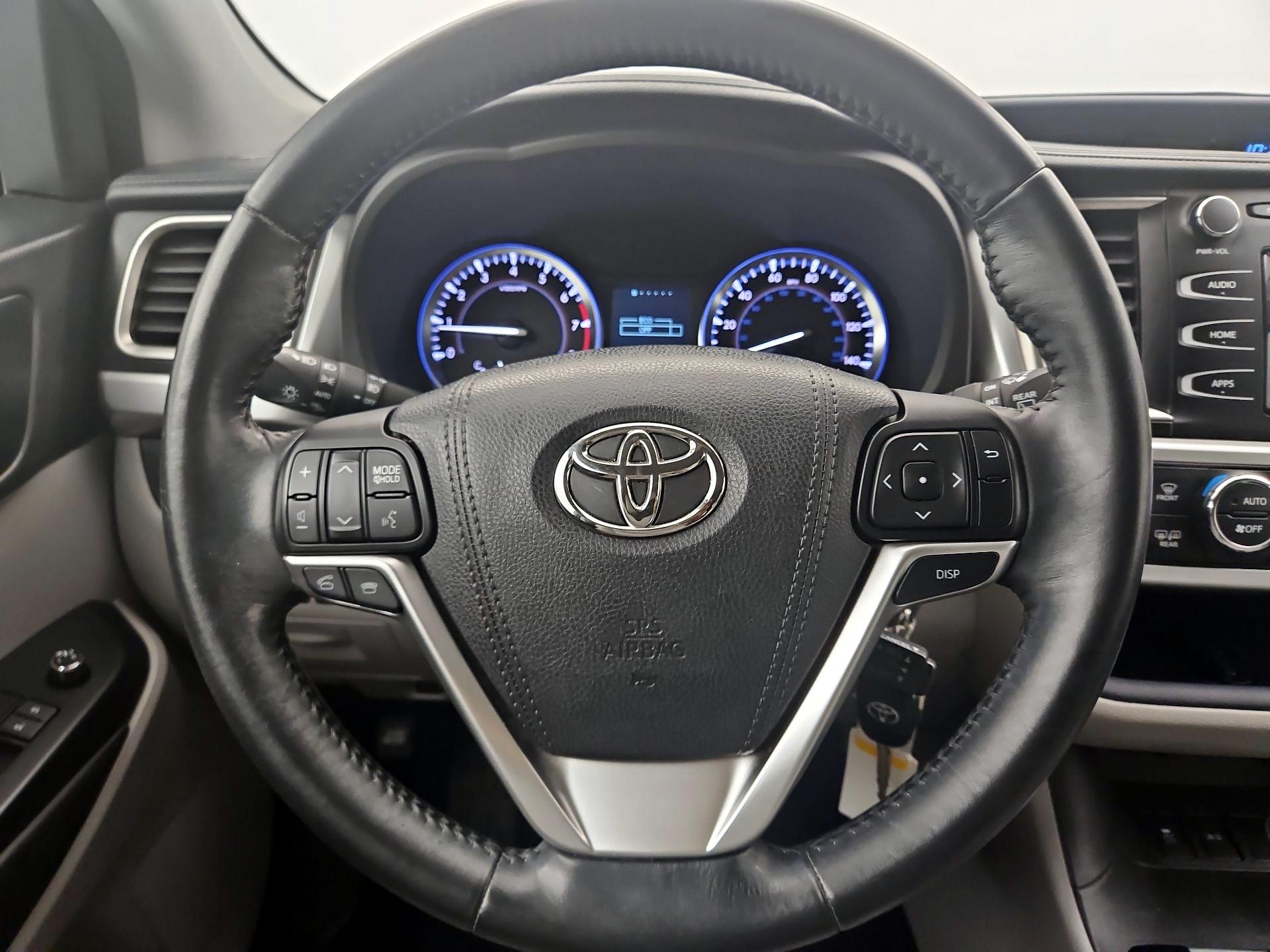 Thumbnail: 2015 Toyota Highlander - 10