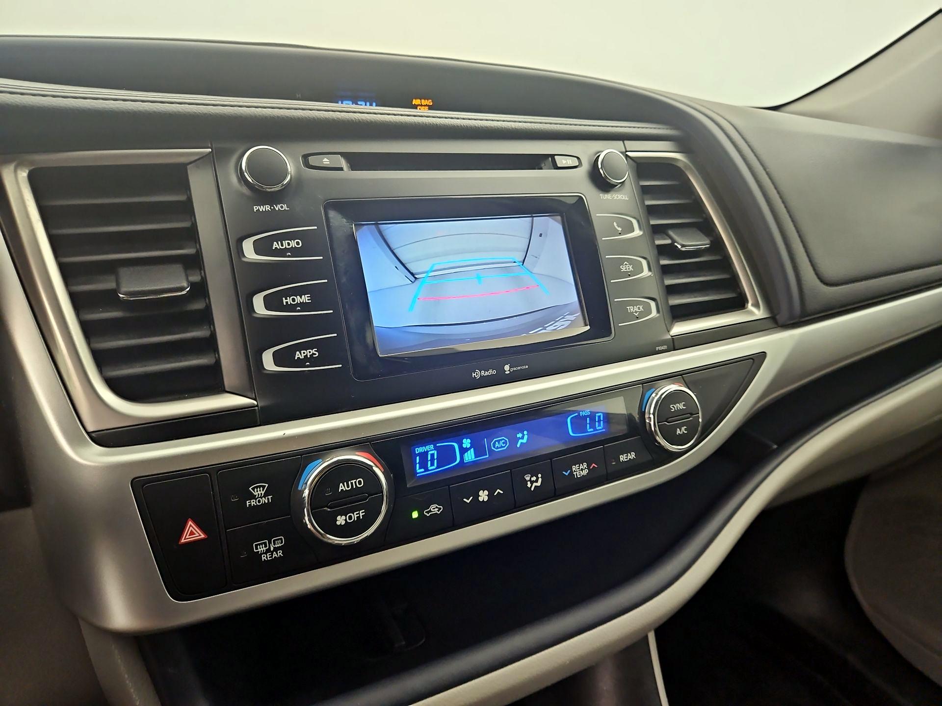 Thumbnail: 2015 Toyota Highlander - 14