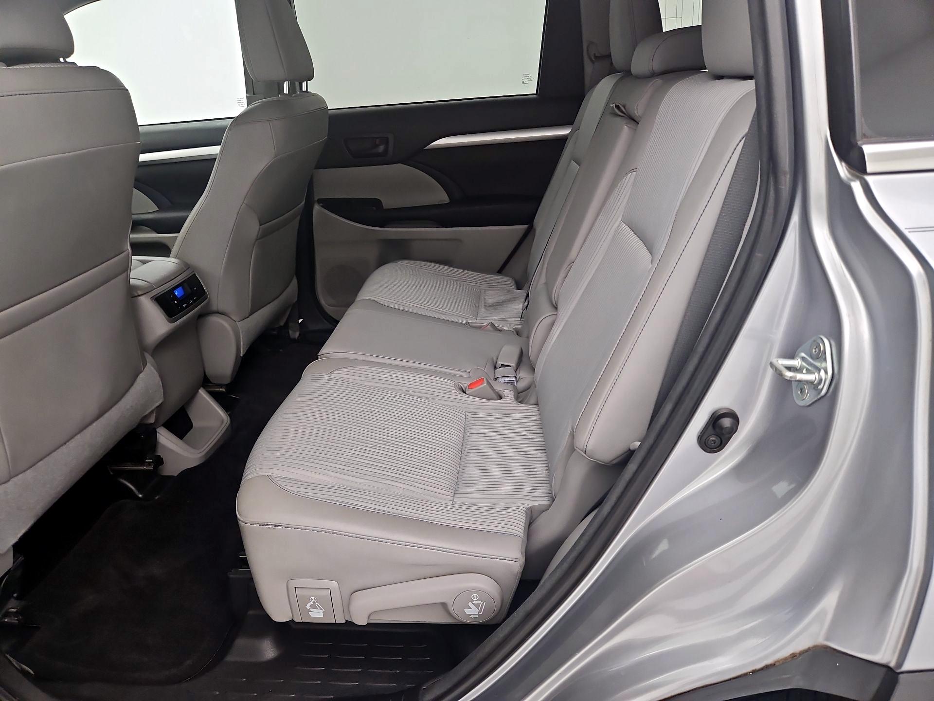 Thumbnail: 2015 Toyota Highlander - 19