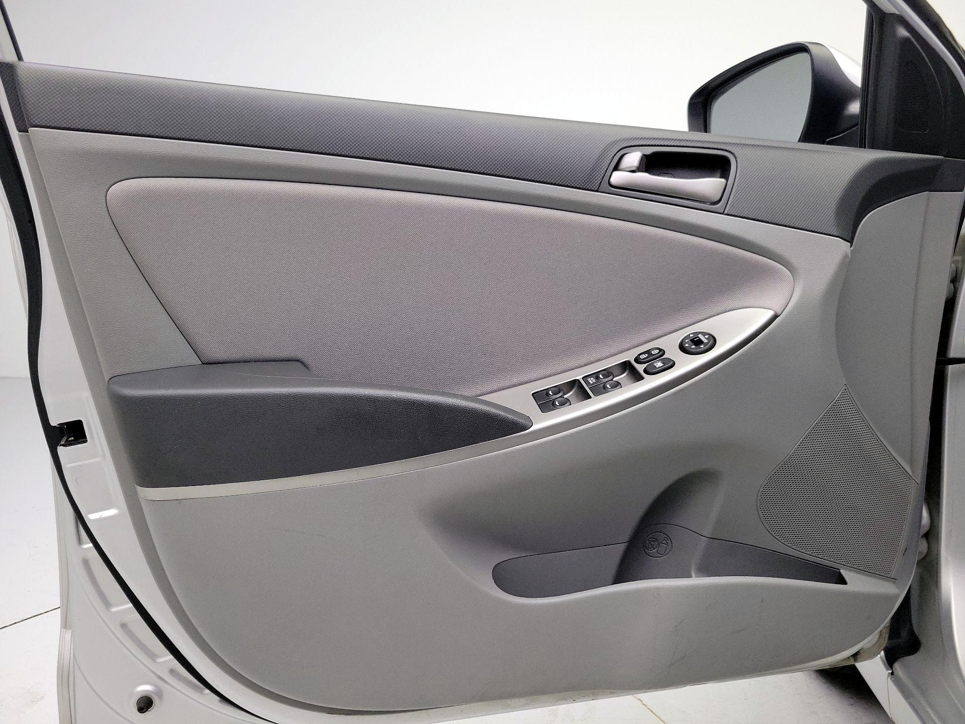 Thumbnail: 2016 Hyundai Accent - 12