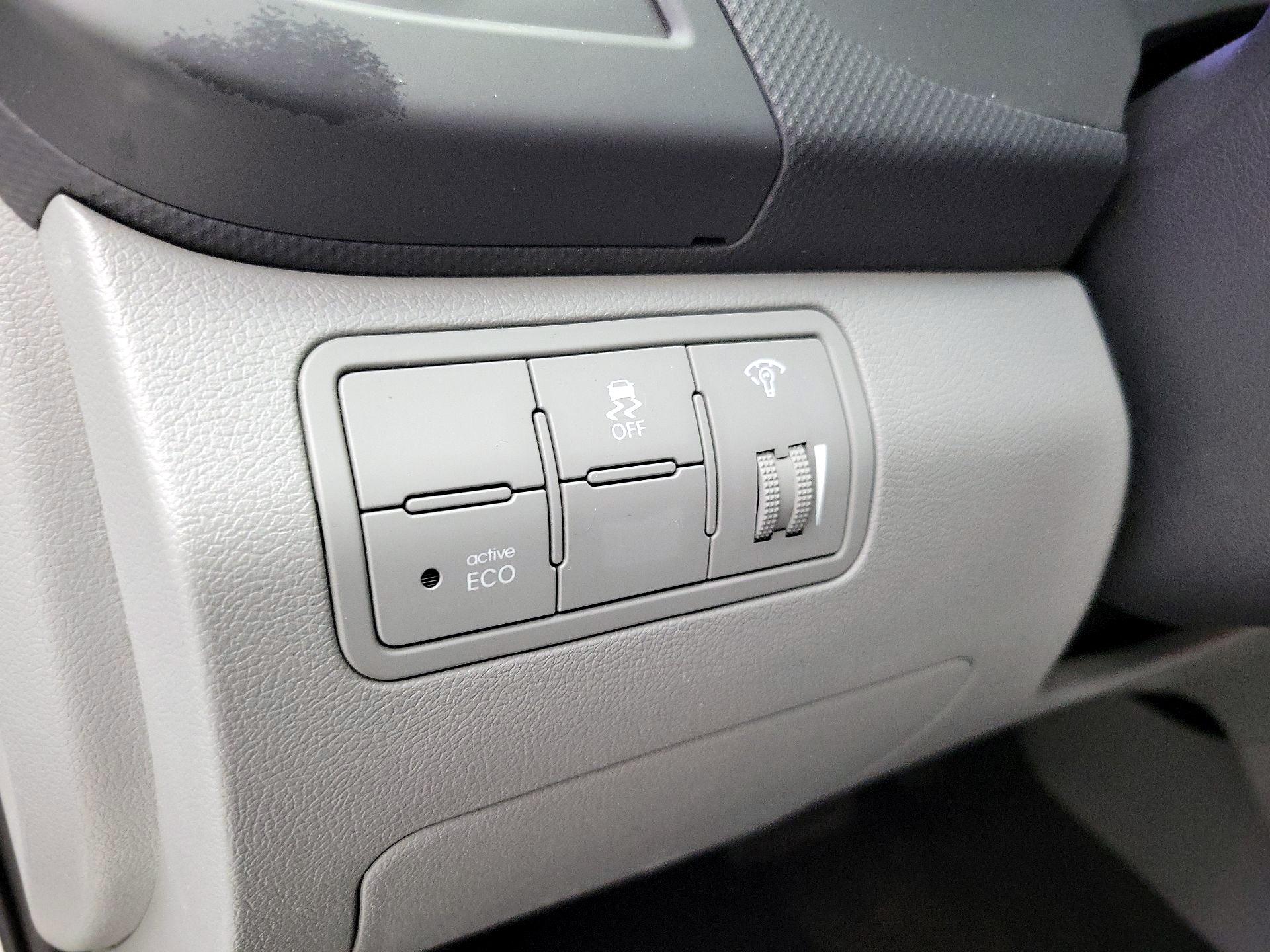 Thumbnail: 2016 Hyundai Accent - 13