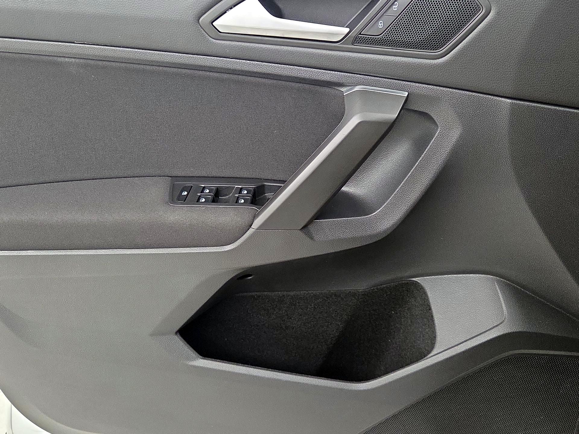 Thumbnail: 2021 Volkswagen Tiguan - 12
