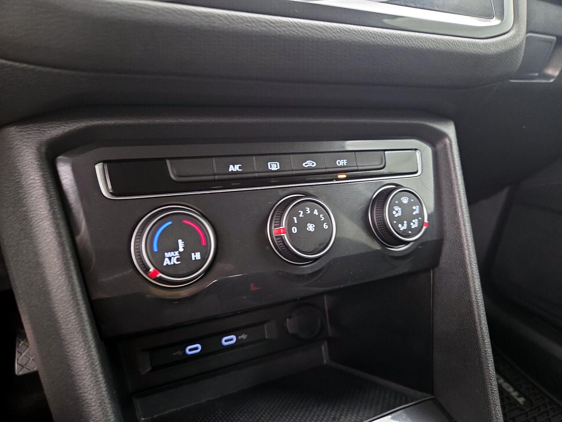 Thumbnail: 2021 Volkswagen Tiguan - 15