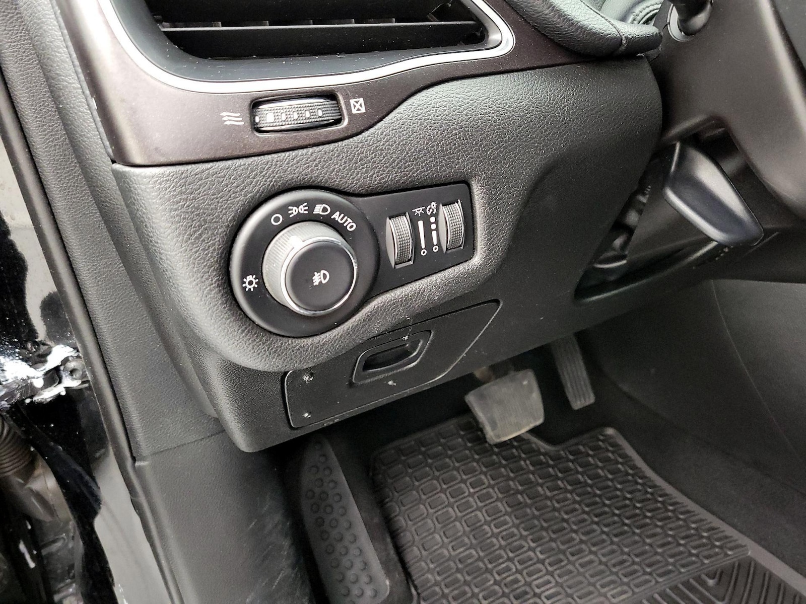 2021 Jeep Cherokee Trailhawk - Photo 14