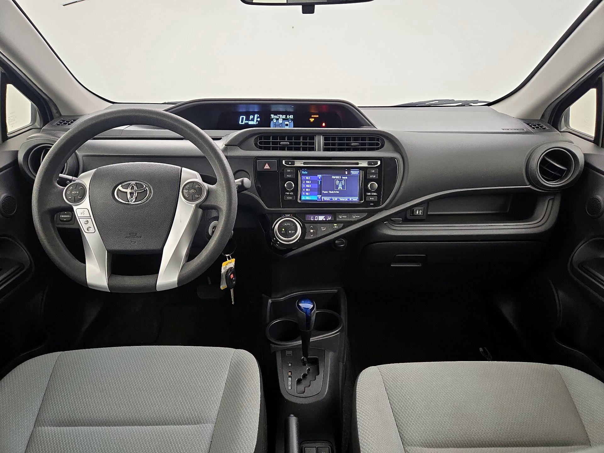 Thumbnail: 2015 Toyota Prius c - 9