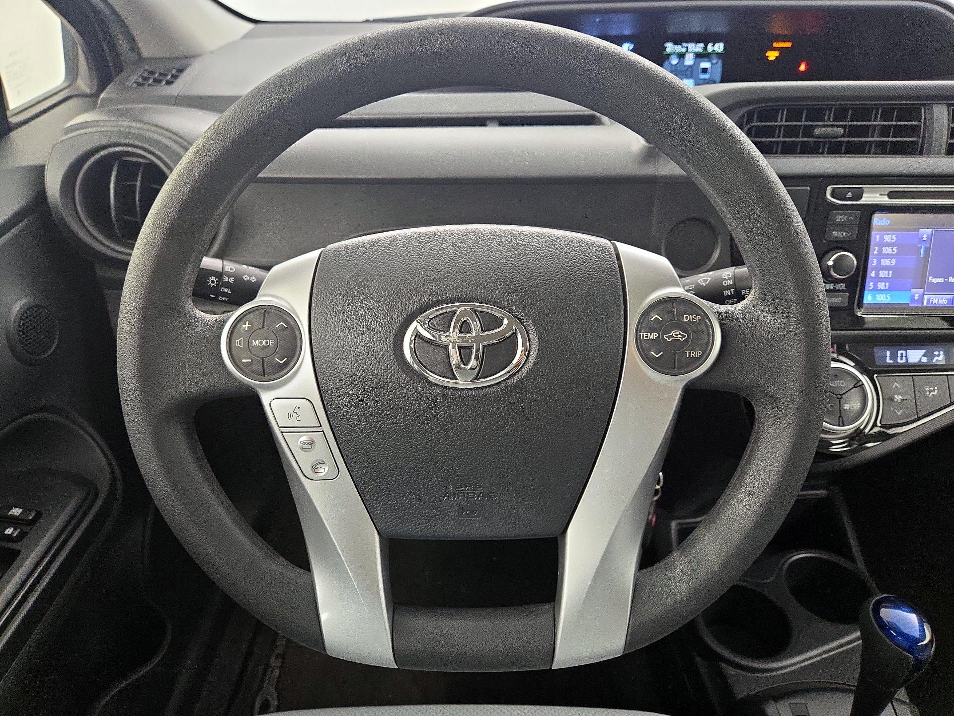 Thumbnail: 2015 Toyota Prius c - 10