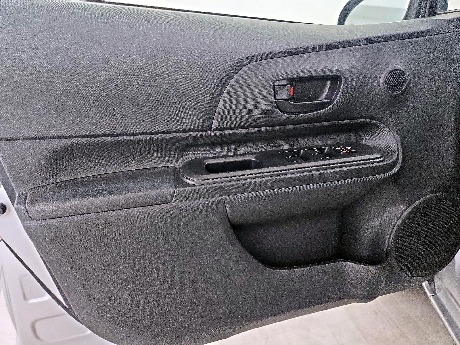 Thumbnail: 2015 Toyota Prius c - 12