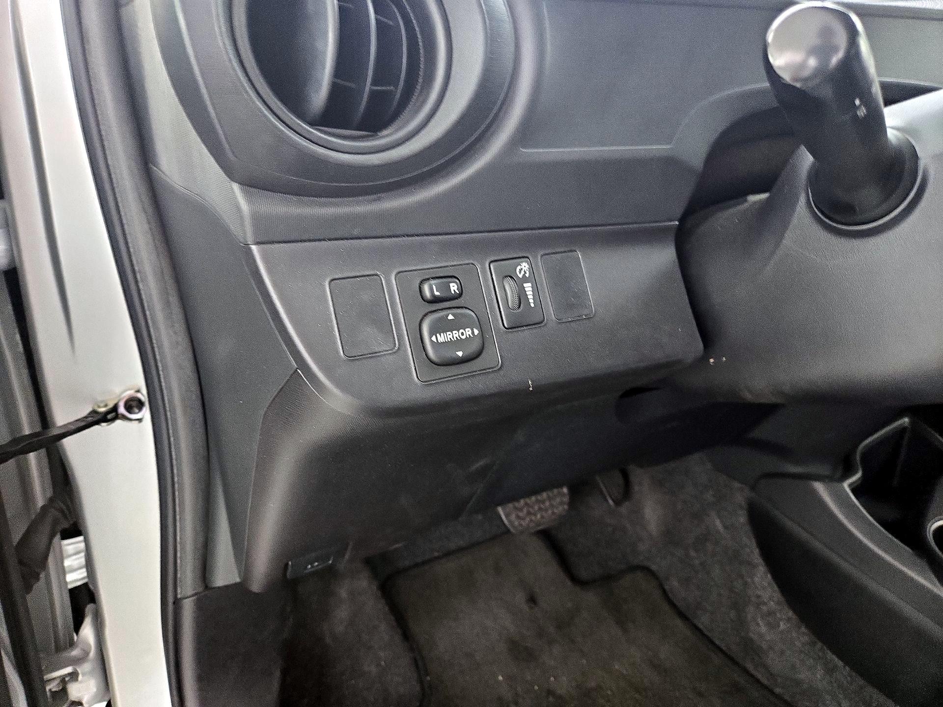 Thumbnail: 2015 Toyota Prius c - 13