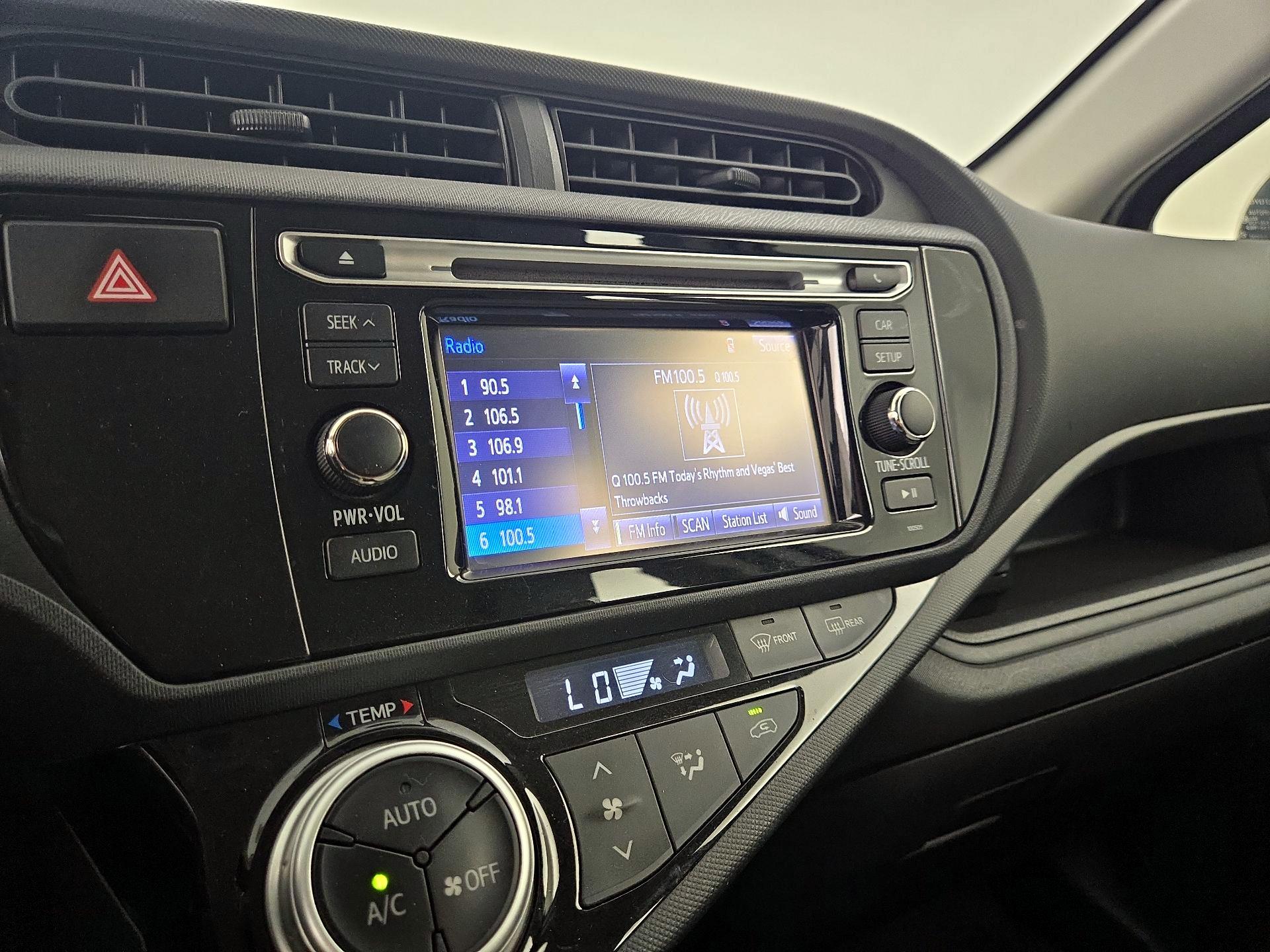 Thumbnail: 2015 Toyota Prius c - 14