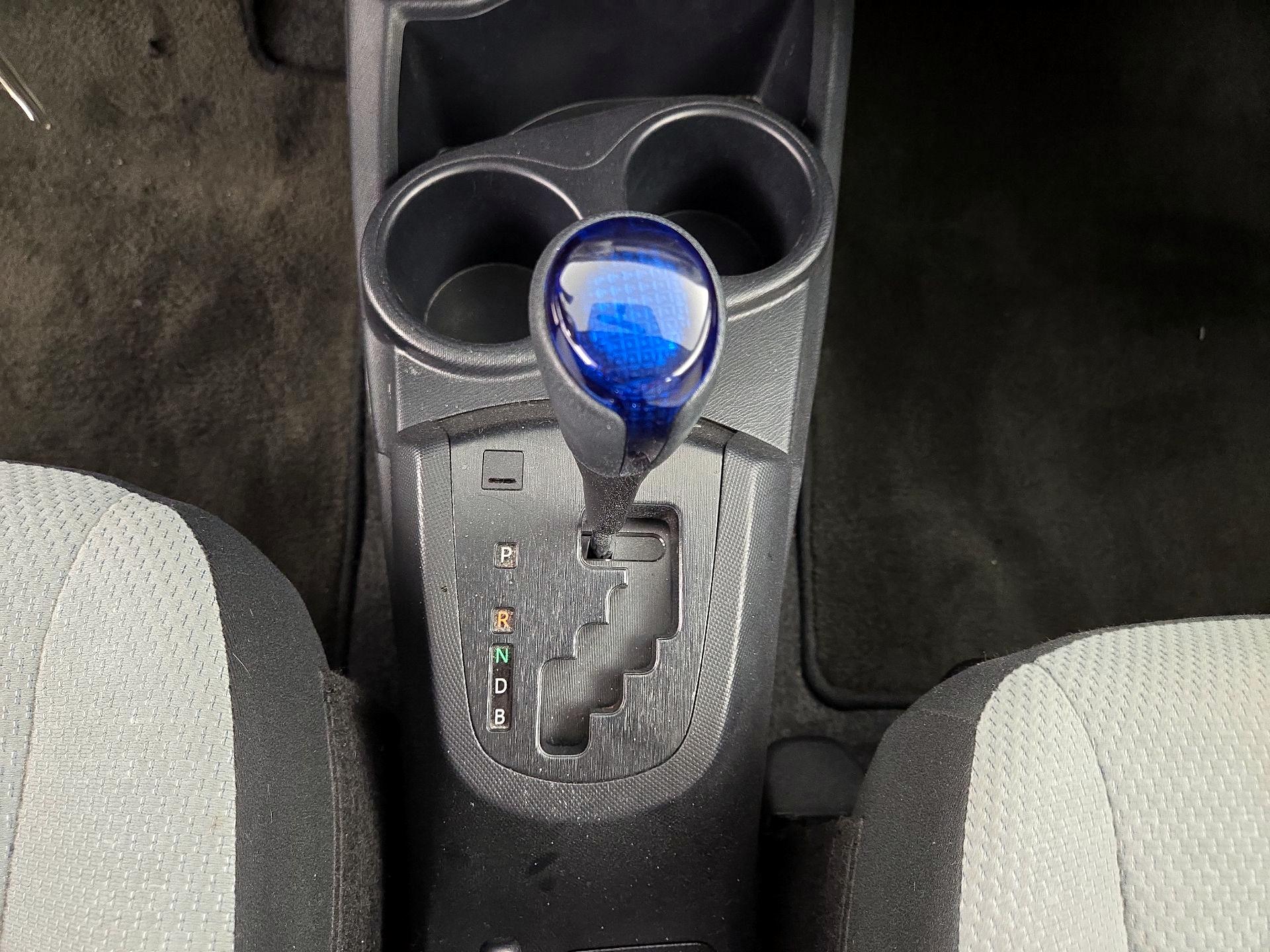 Thumbnail: 2015 Toyota Prius c - 16