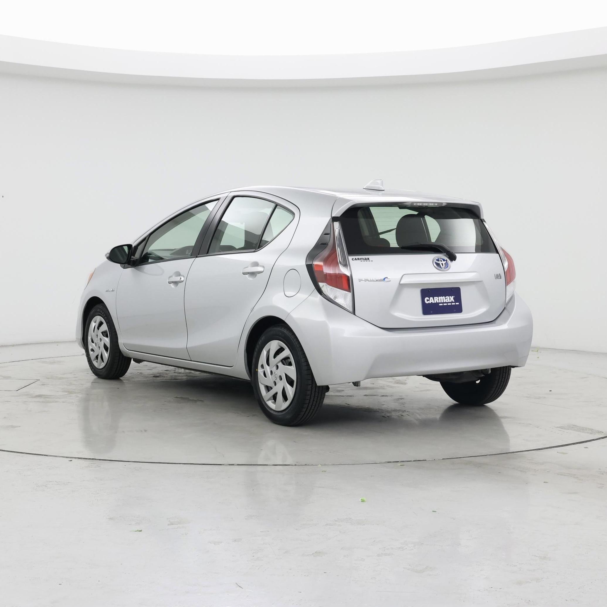 Thumbnail: 2015 Toyota Prius c - 2