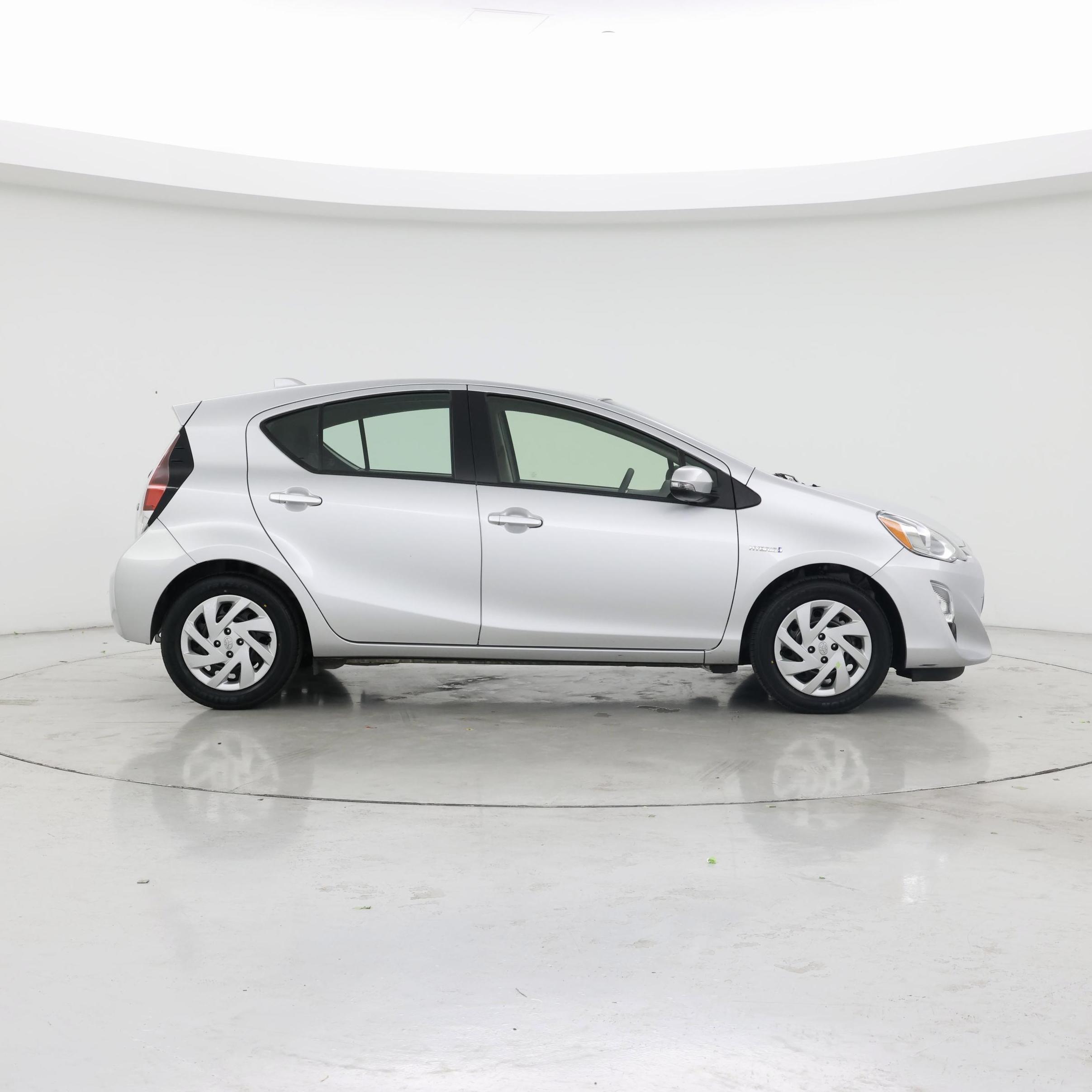 Thumbnail: 2015 Toyota Prius c - 7