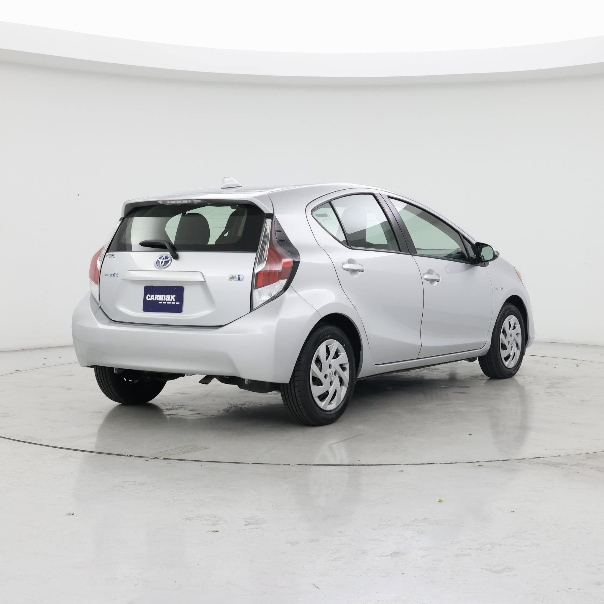 Thumbnail: 2015 Toyota Prius c - 8