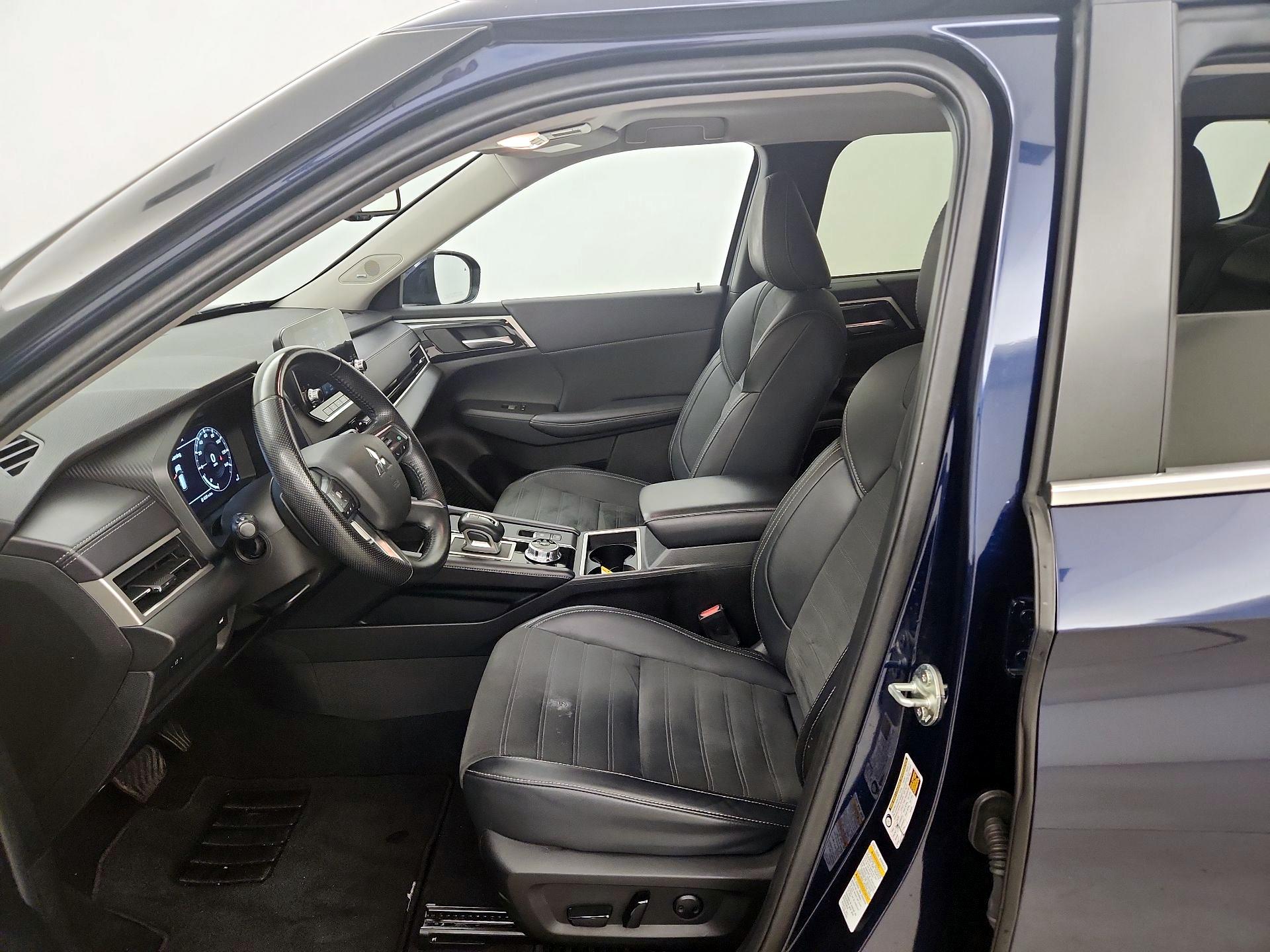 Thumbnail: 2024 Mitsubishi Outlander - 11