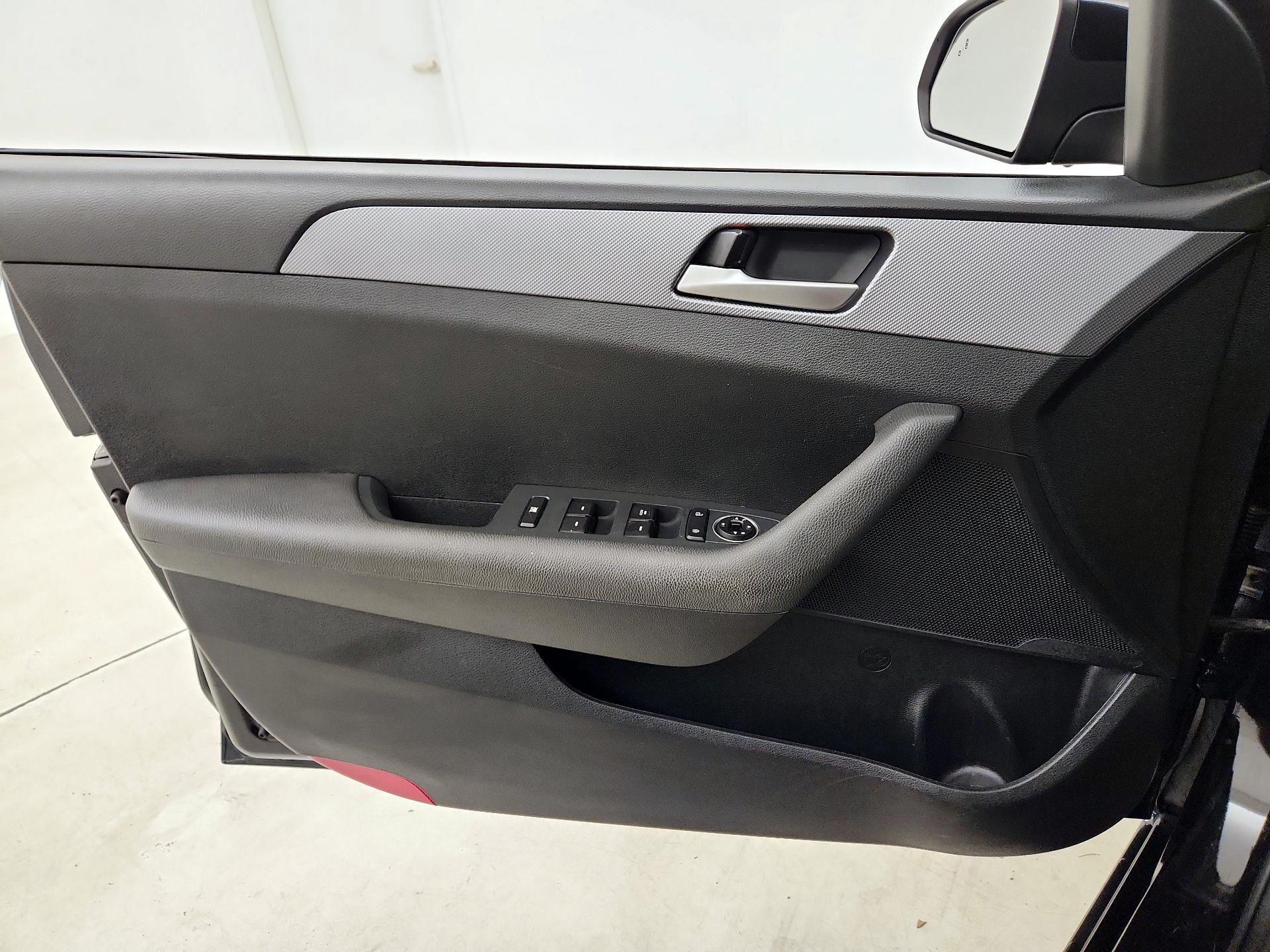 Thumbnail: 2019 Hyundai Sonata - 12