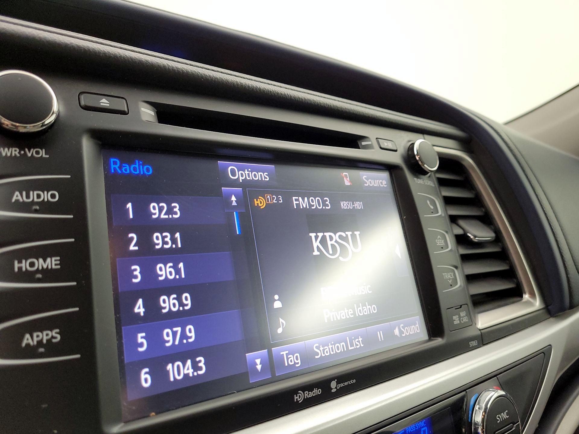 Thumbnail: 2015 Toyota Highlander - 15