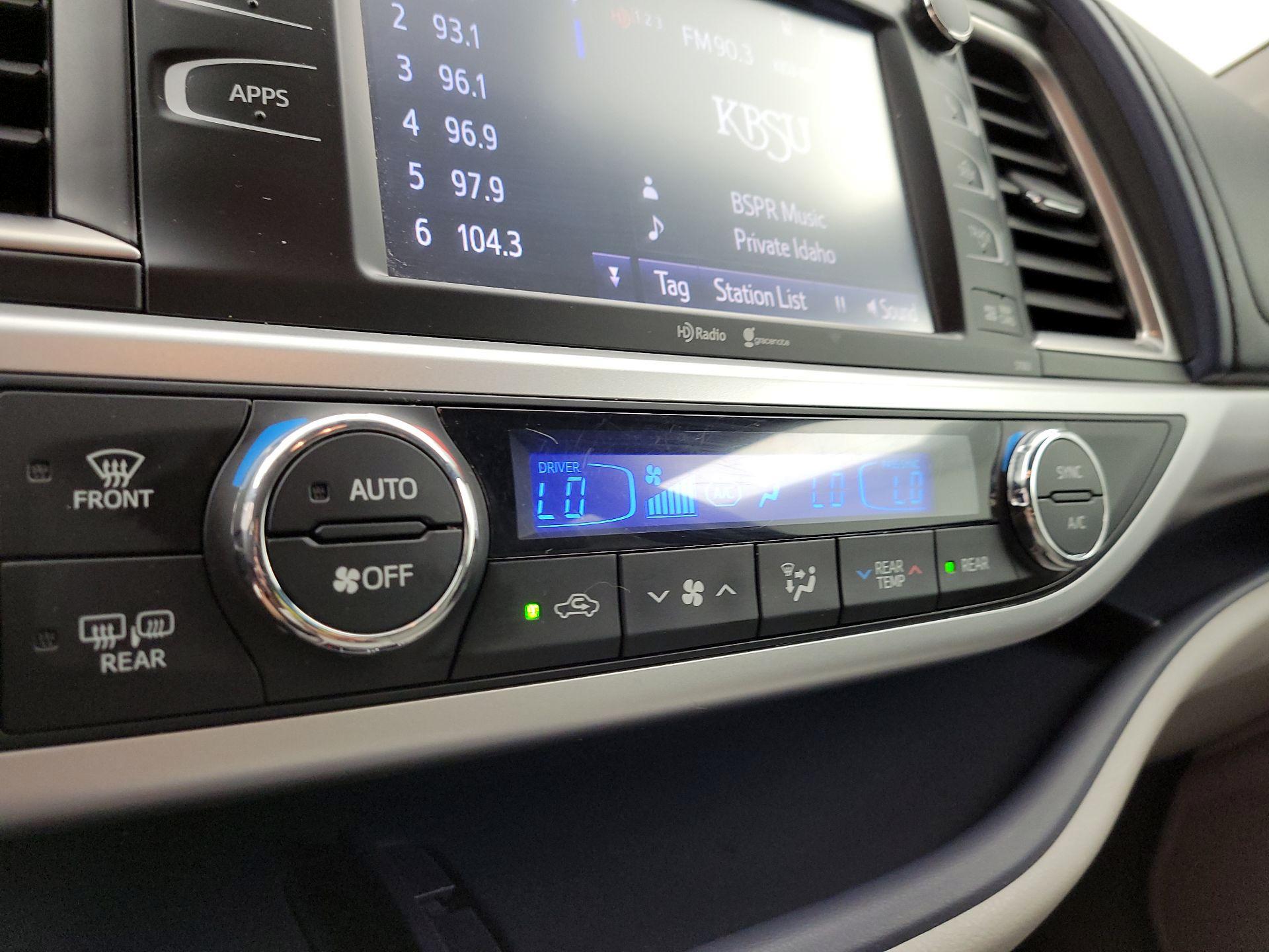 Thumbnail: 2015 Toyota Highlander - 16