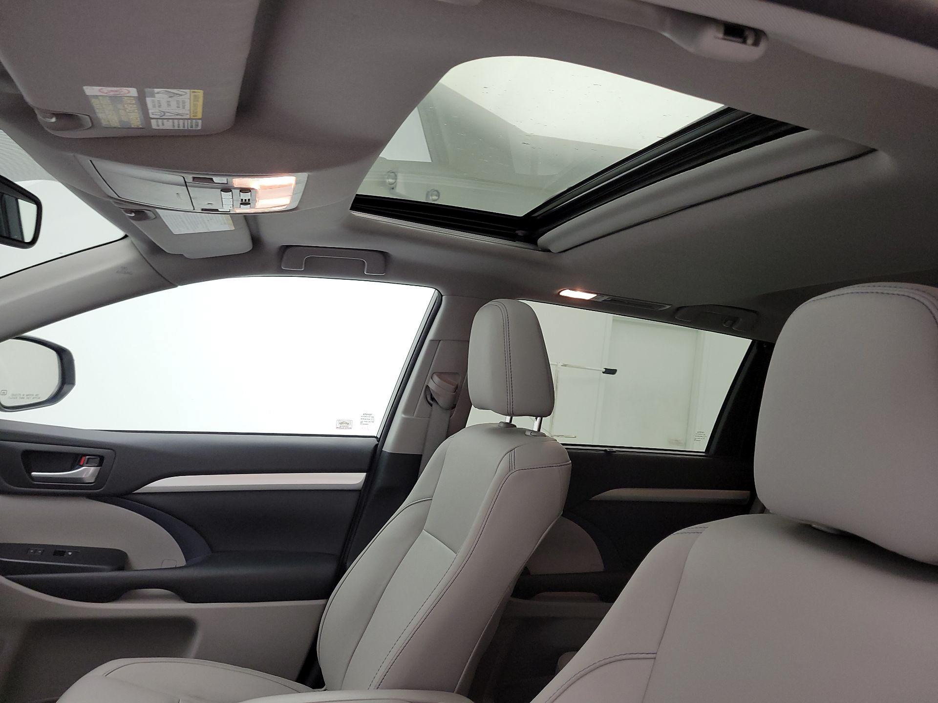 Thumbnail: 2015 Toyota Highlander - 19