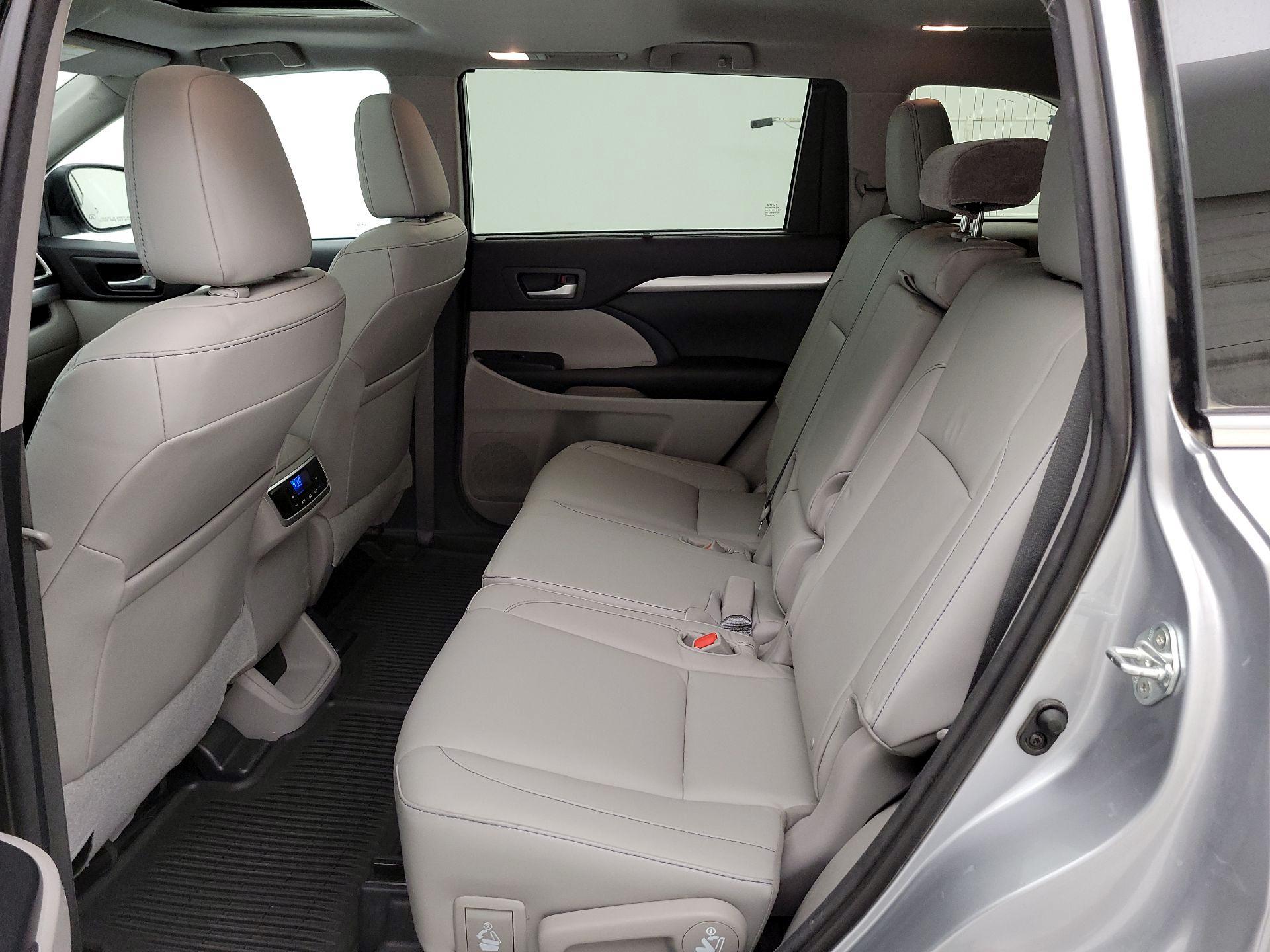 Thumbnail: 2015 Toyota Highlander - 20