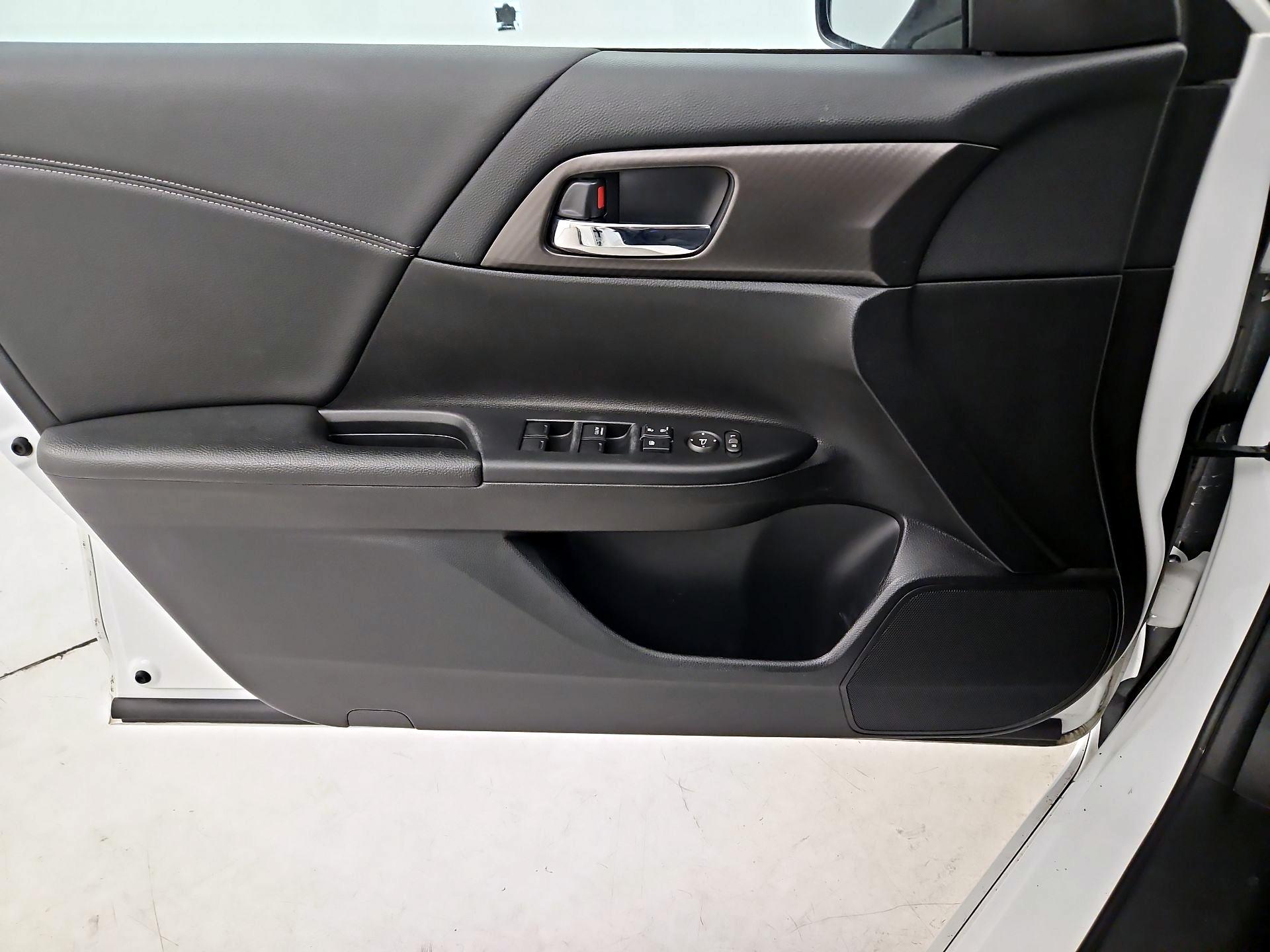 Thumbnail: 2017 Honda Accord - 12