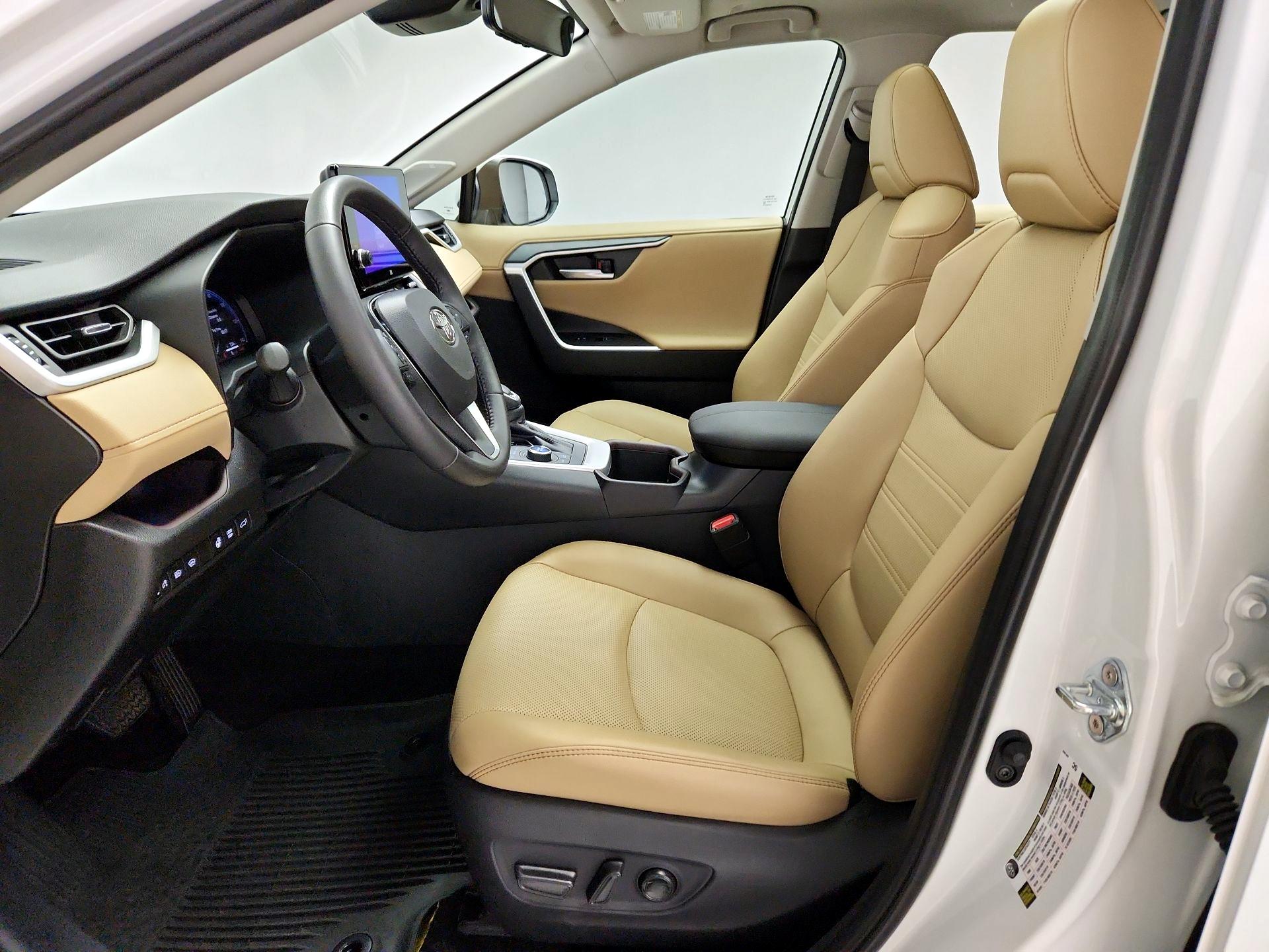 Thumbnail: 2025 Toyota RAV4 - 11