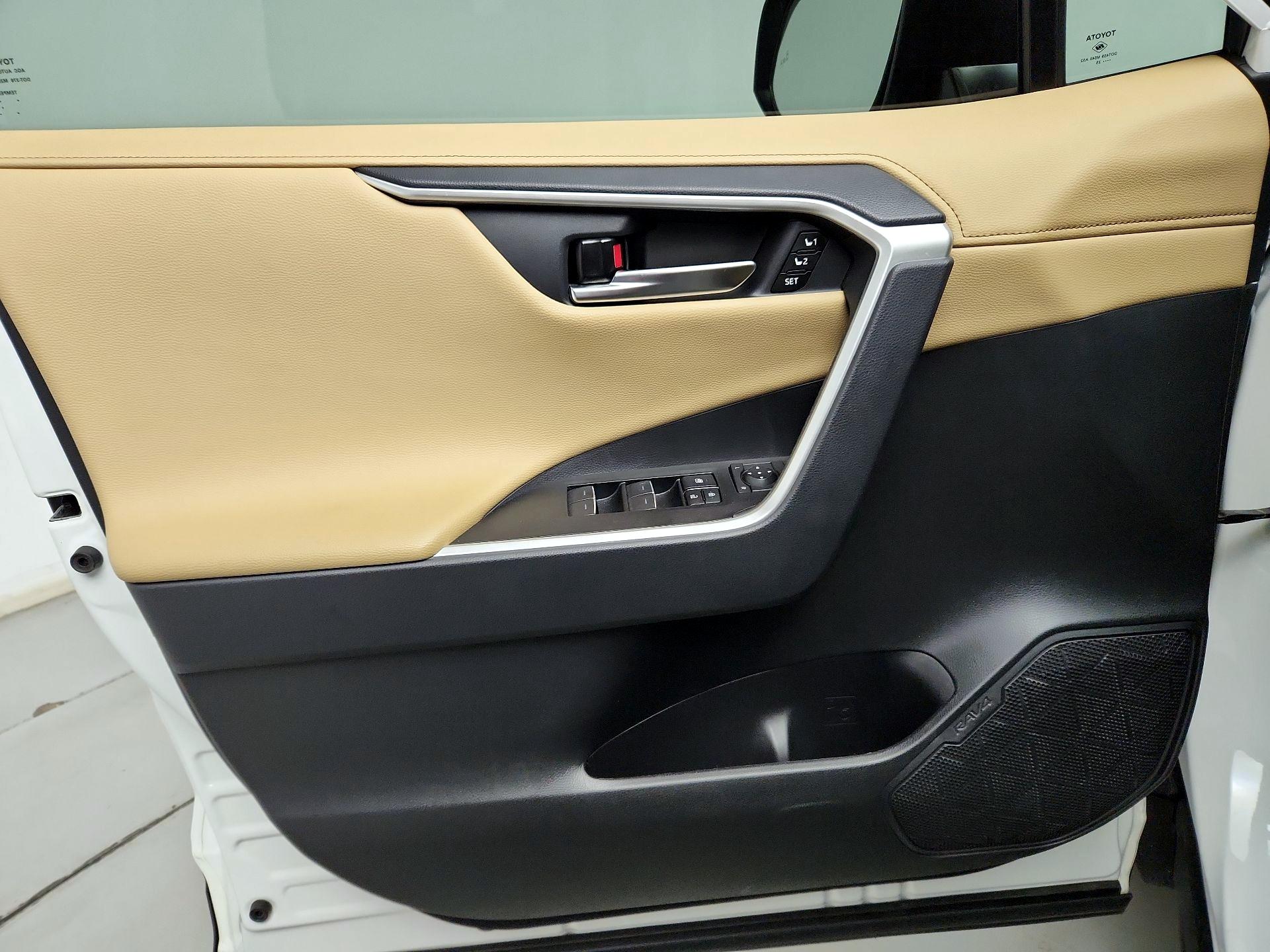 Thumbnail: 2025 Toyota RAV4 - 12
