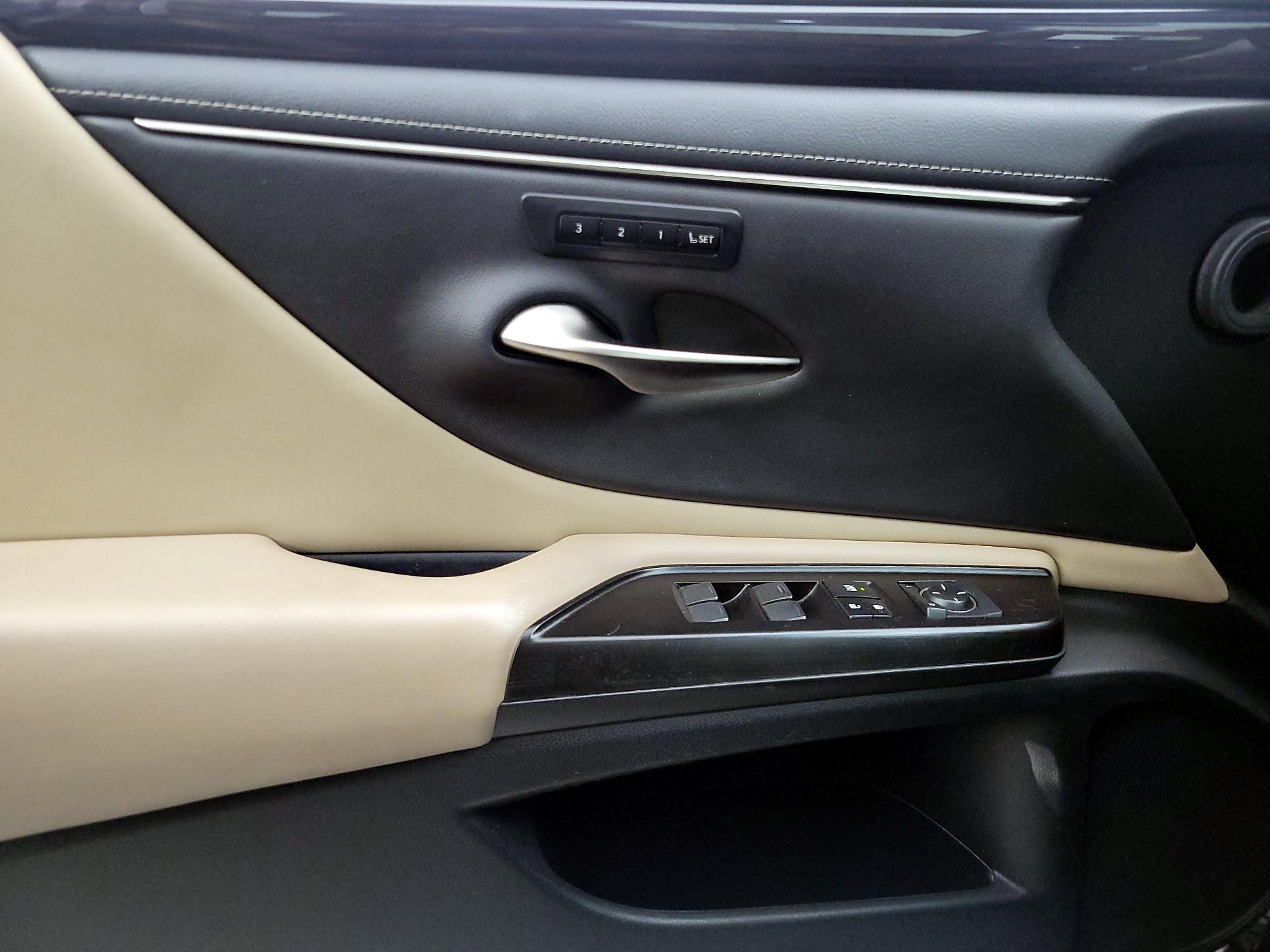 Thumbnail: 2019 Lexus ES - 12