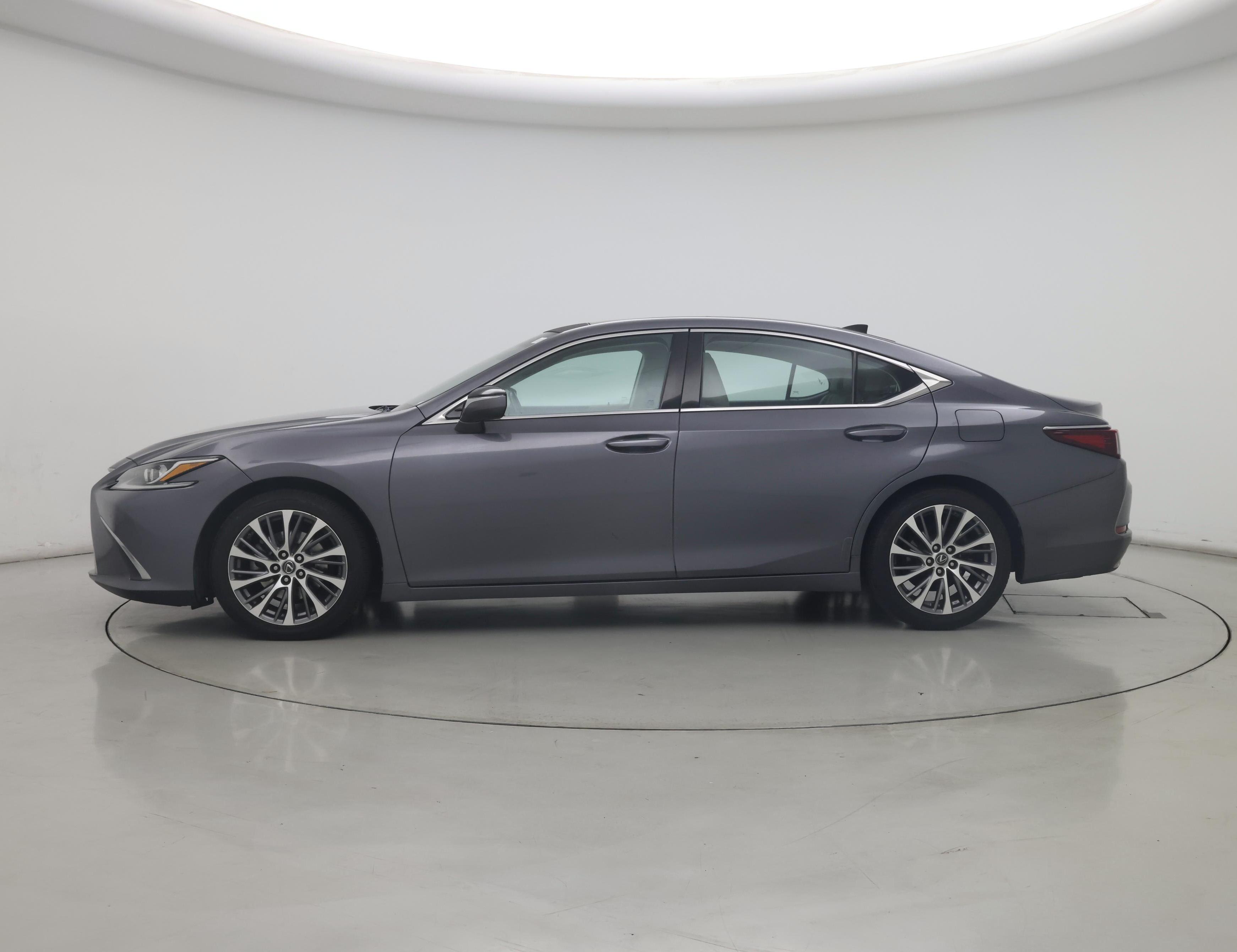 Thumbnail: 2019 Lexus ES - 3