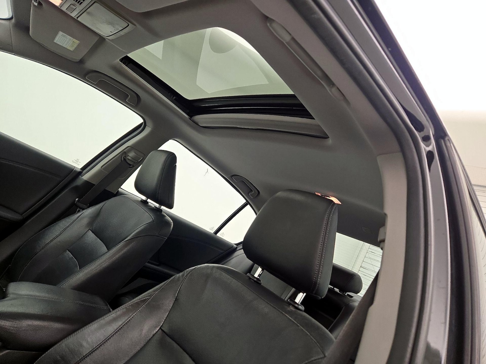 Sunroof(s) & Overhead Airbags
