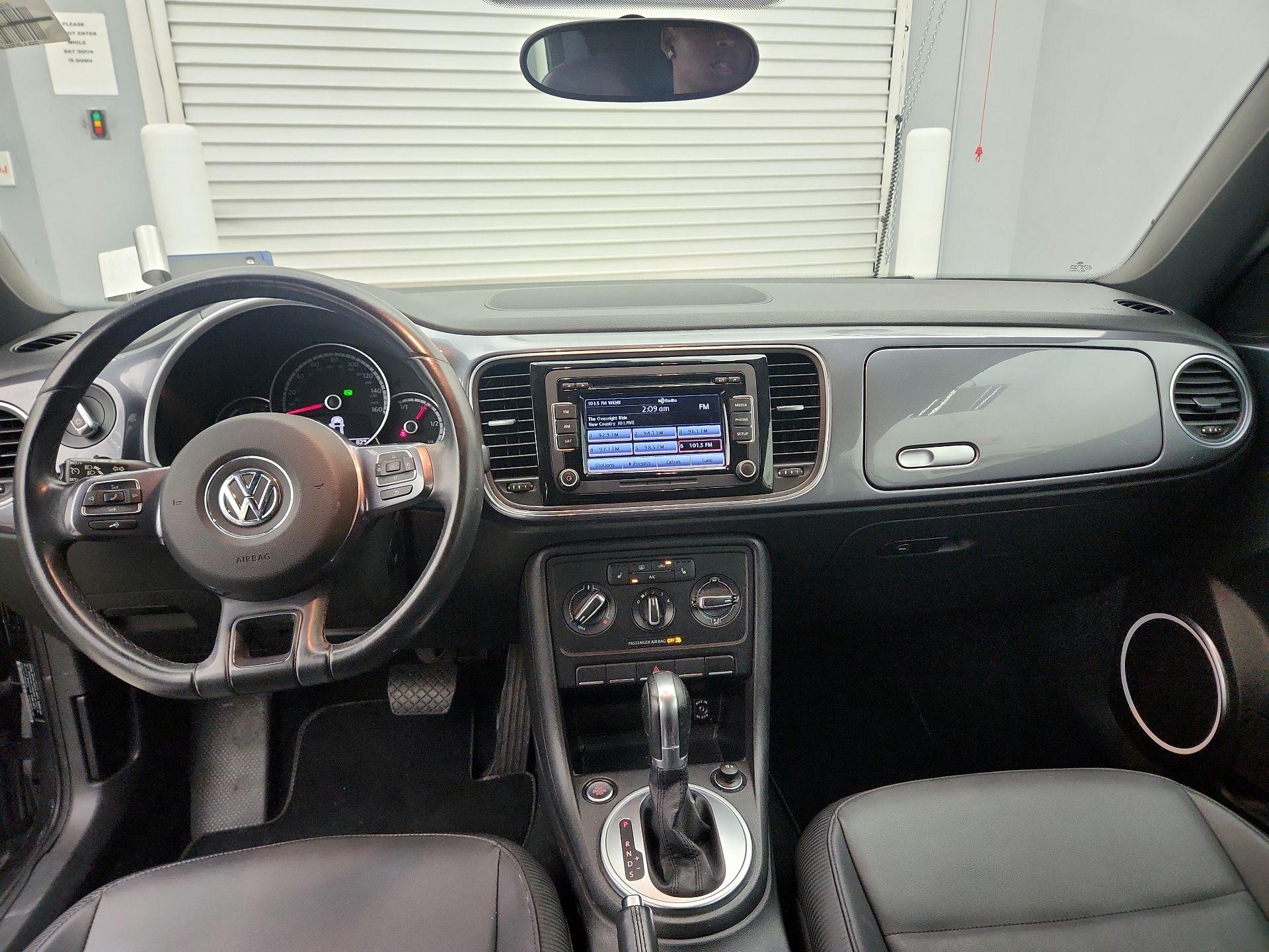 Thumbnail: 2015 Volkswagen Beetle - 9