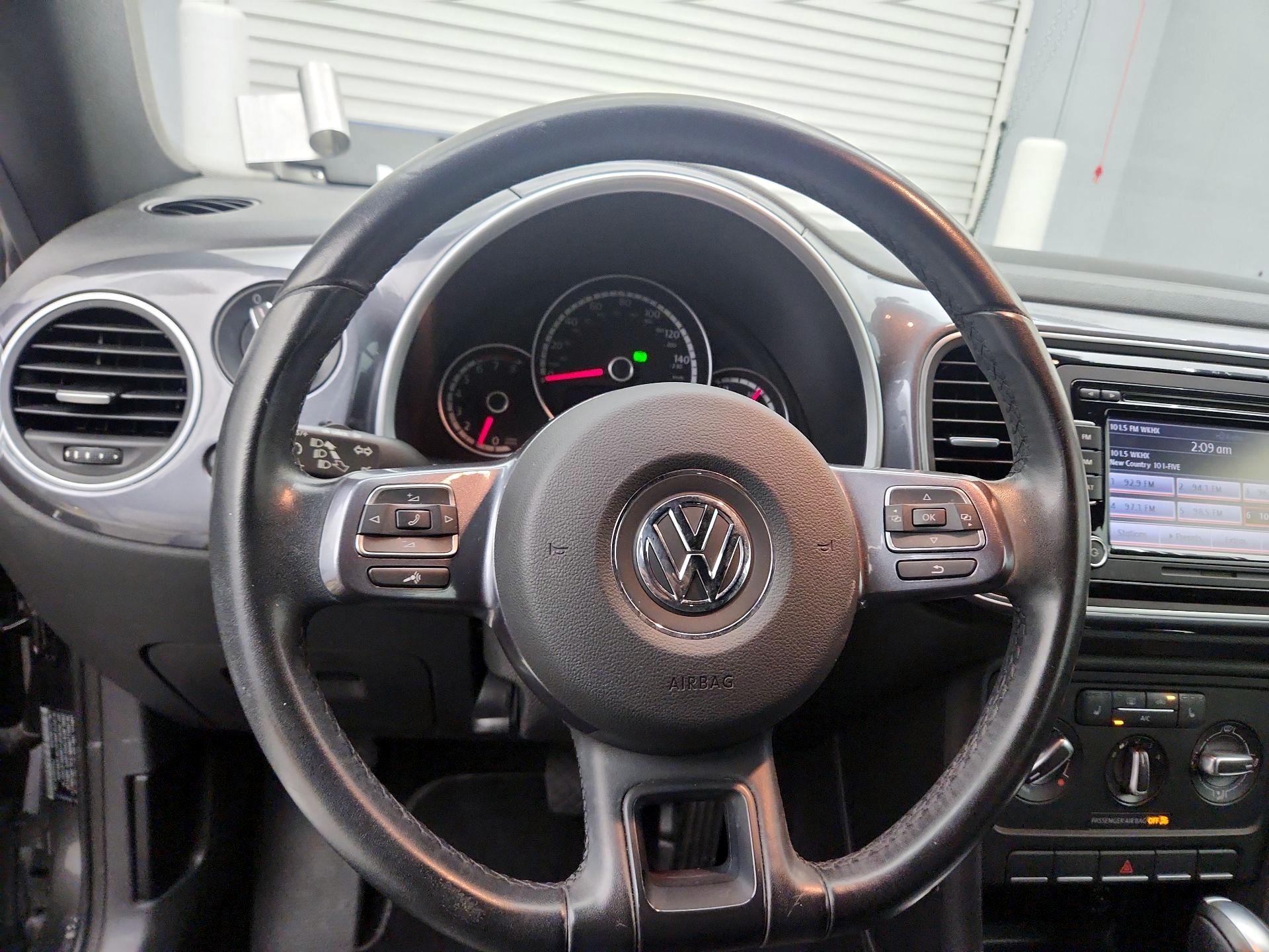 Thumbnail: 2015 Volkswagen Beetle - 10