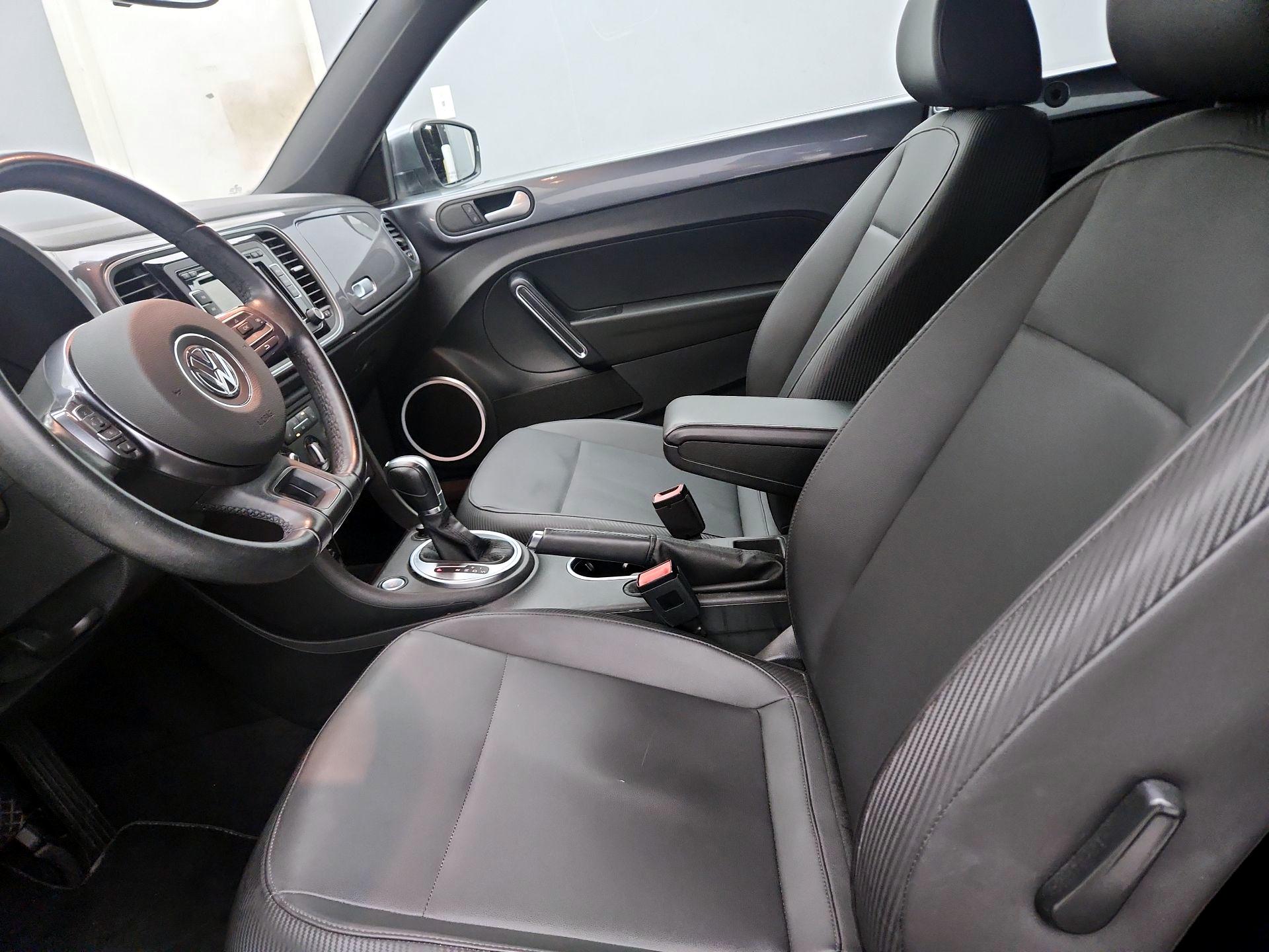 Thumbnail: 2015 Volkswagen Beetle - 11