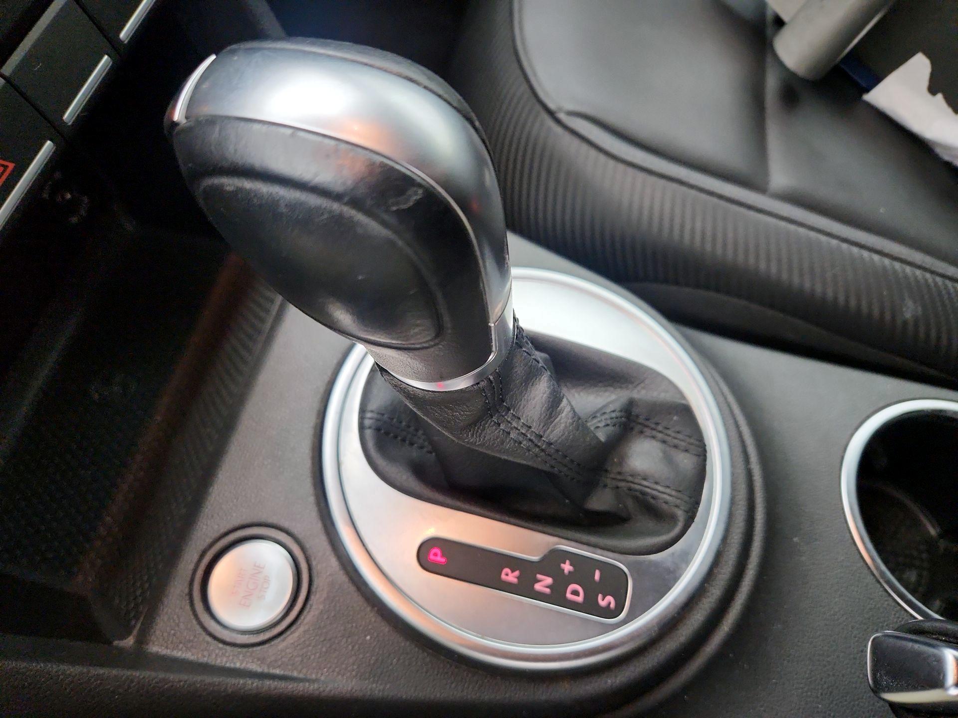 Thumbnail: 2015 Volkswagen Beetle - 17