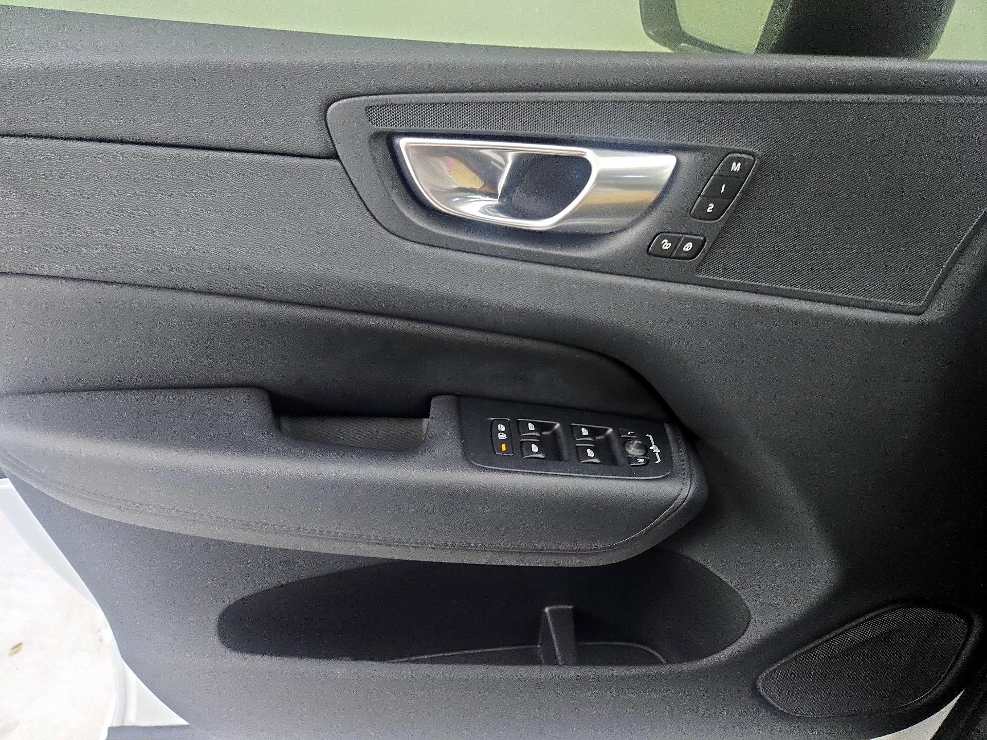 Thumbnail: 2024 Volvo XC60 - 12