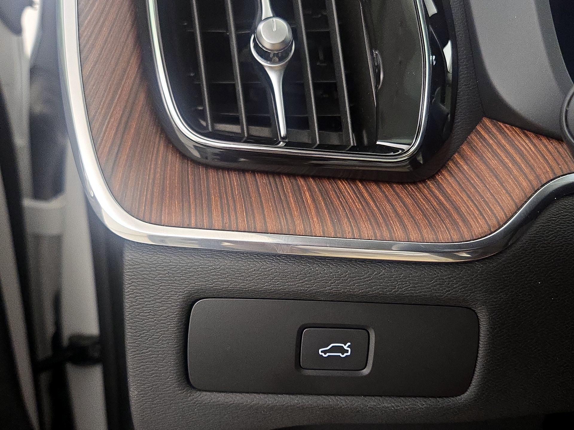 Thumbnail: 2024 Volvo XC60 - 13