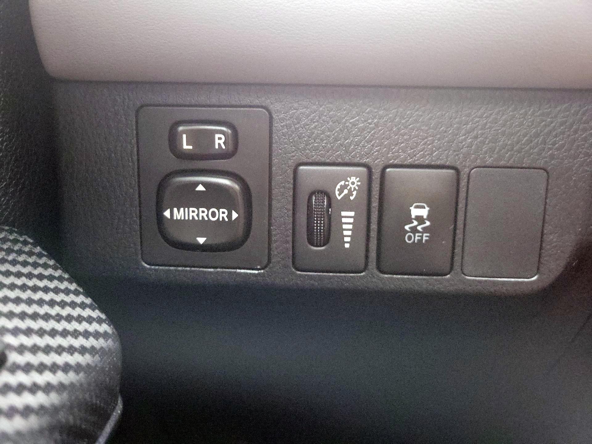 Thumbnail: 2014 Toyota RAV4 - 13