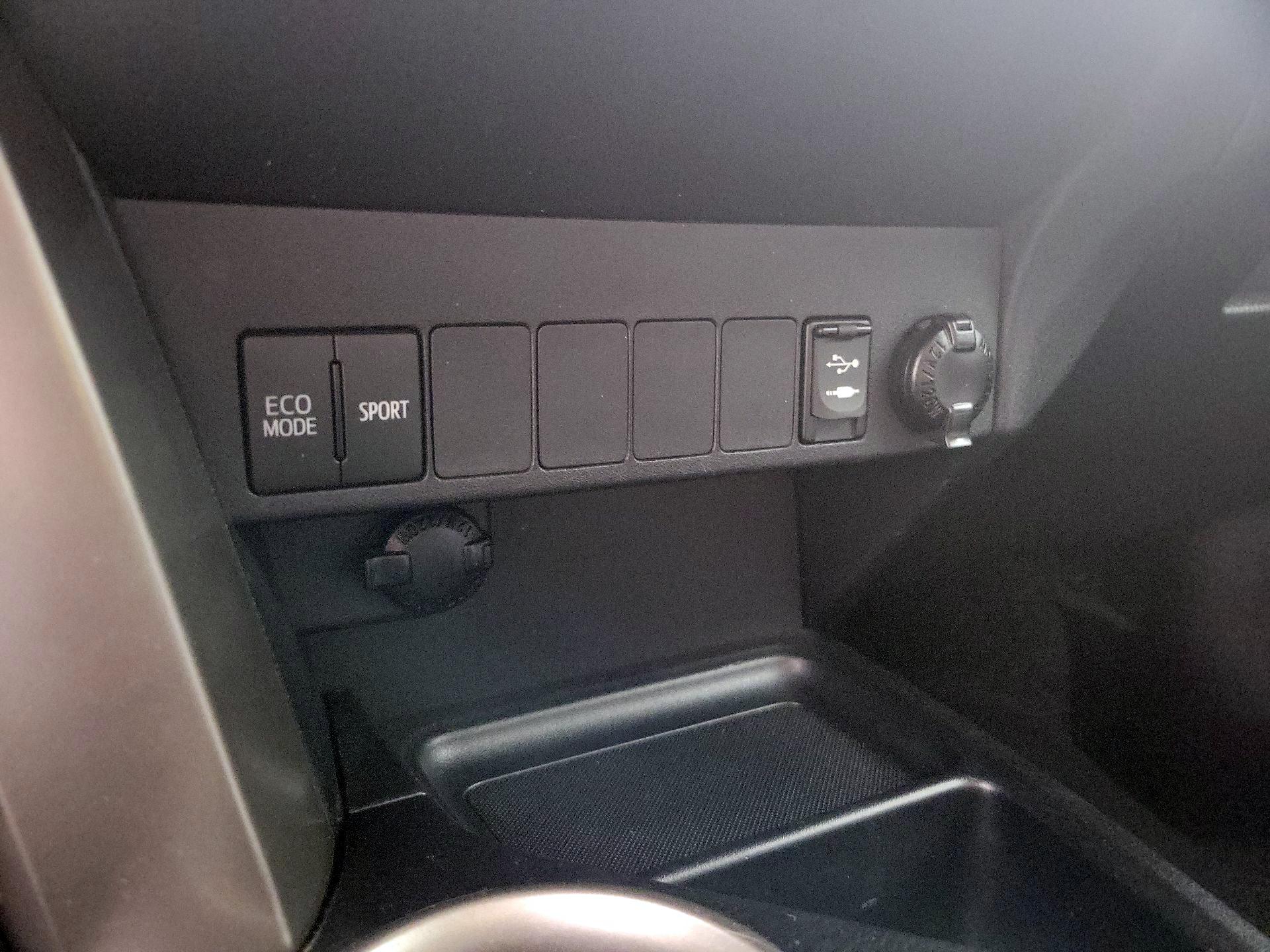 Thumbnail: 2014 Toyota RAV4 - 19