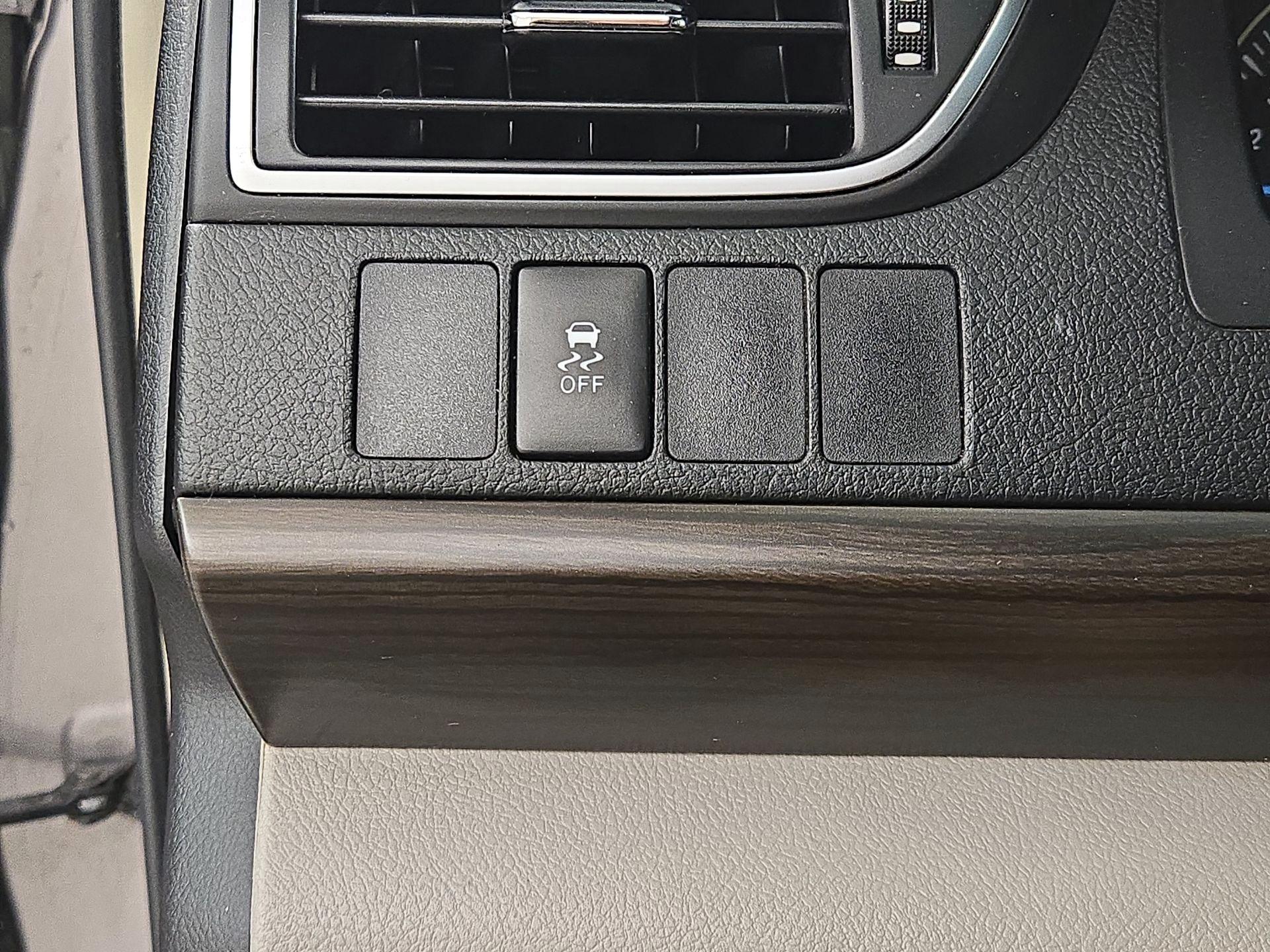 Thumbnail: 2015 Toyota Camry - 13