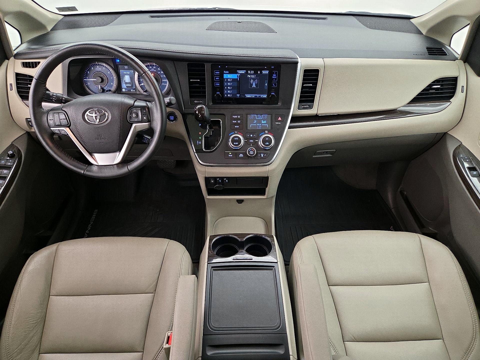 Thumbnail: 2017 Toyota Sienna - 9