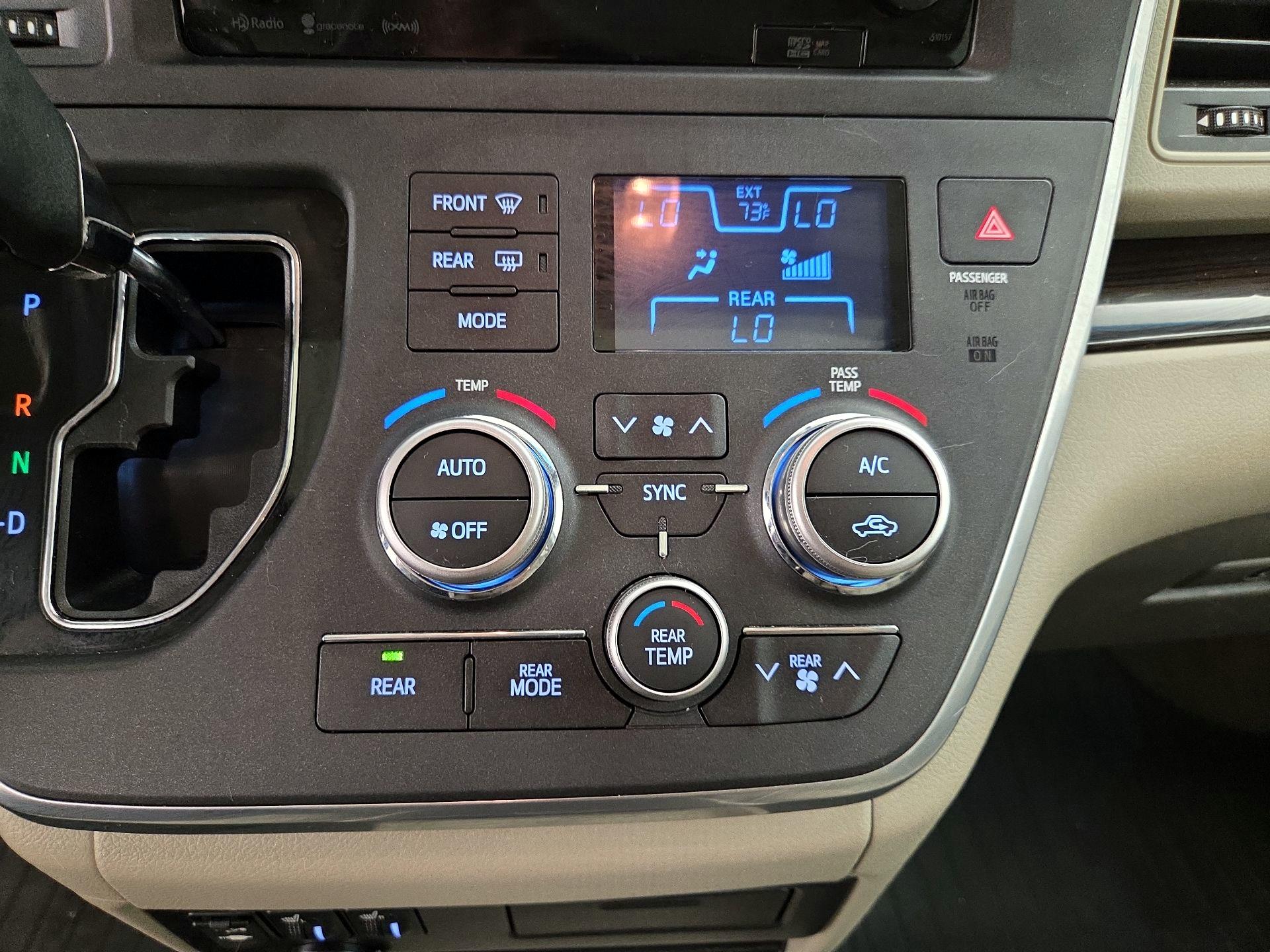 Thumbnail: 2017 Toyota Sienna - 17