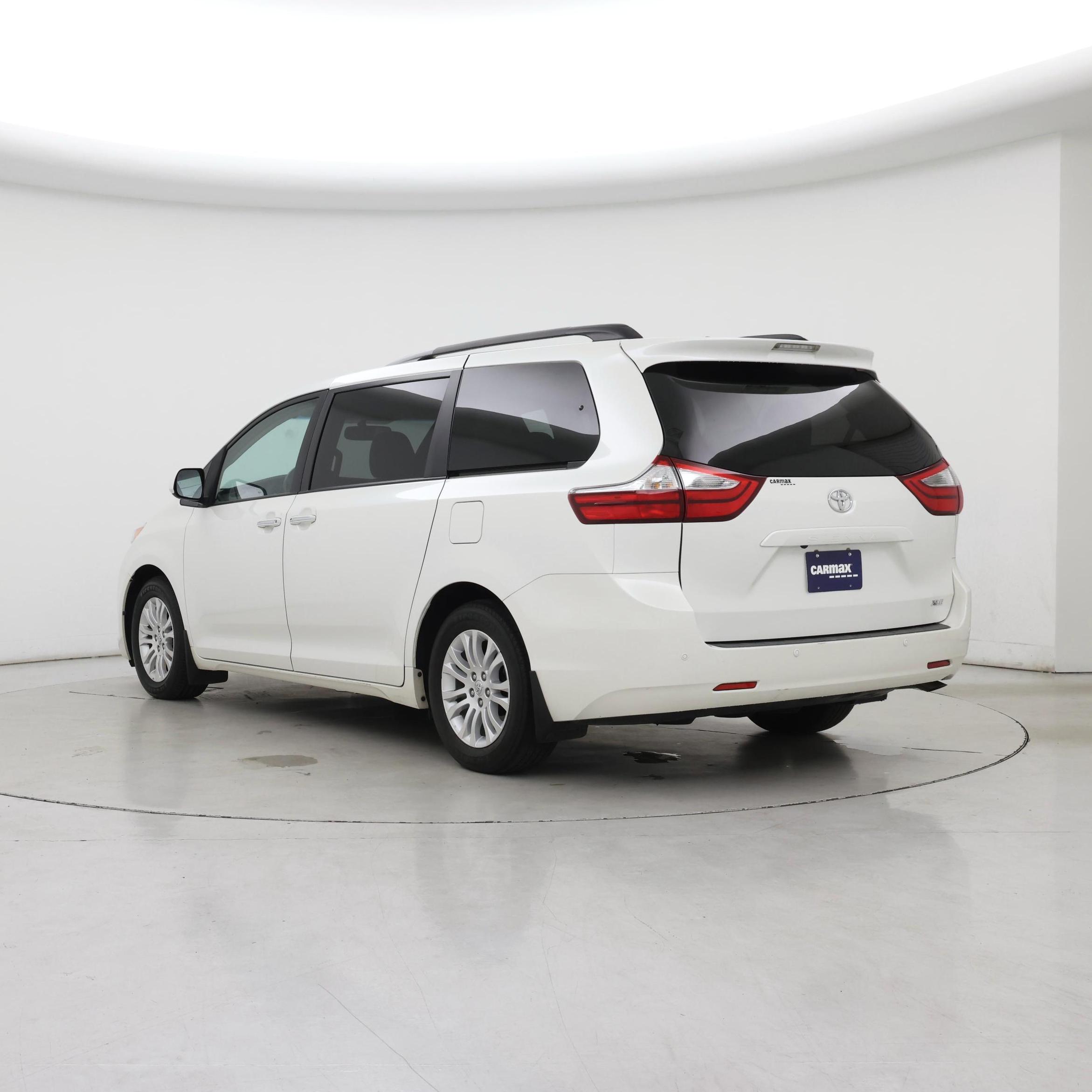 Thumbnail: 2017 Toyota Sienna - 2