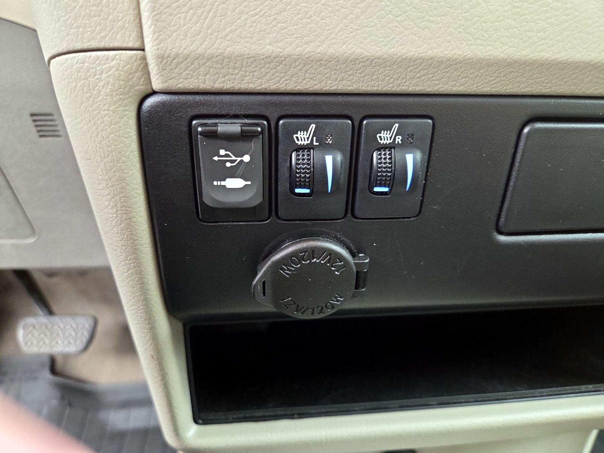 Thumbnail: 2017 Toyota Sienna - 19
