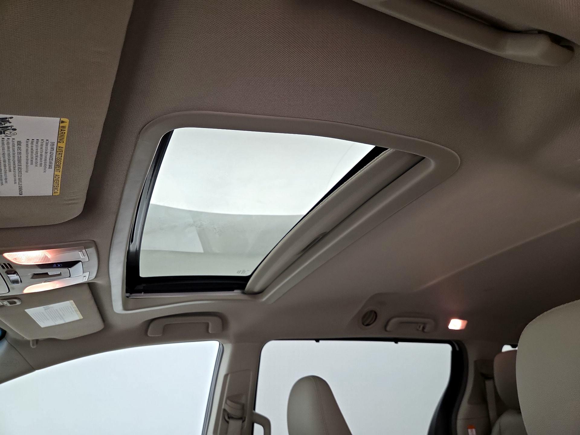 Thumbnail: 2017 Toyota Sienna - 20