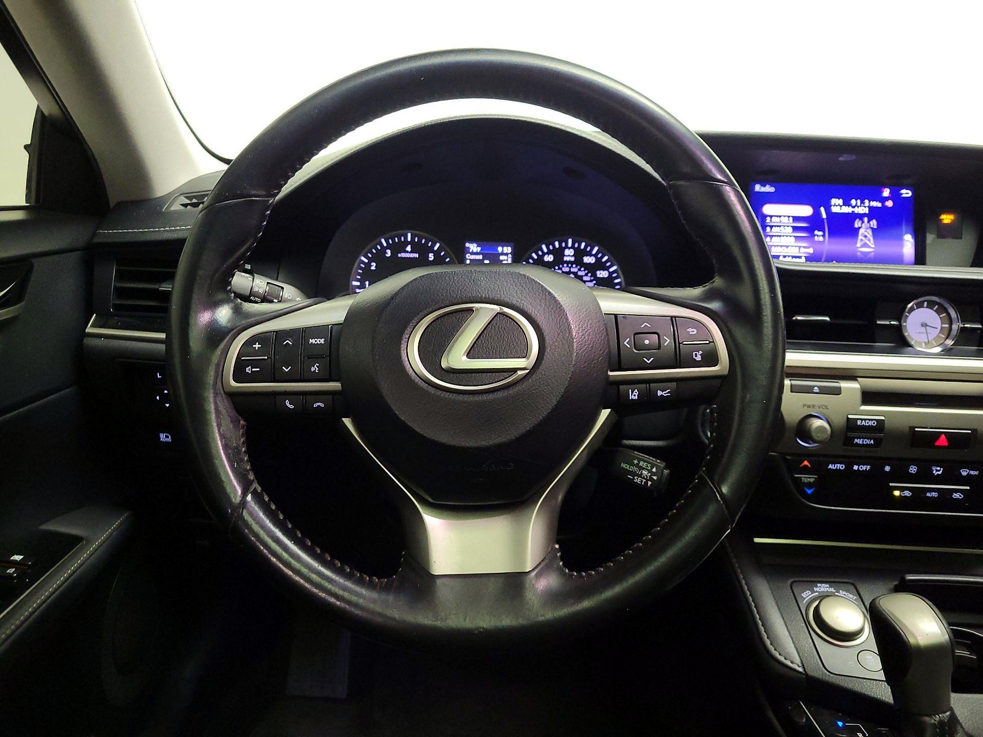 Thumbnail: 2017 Lexus ES - 10