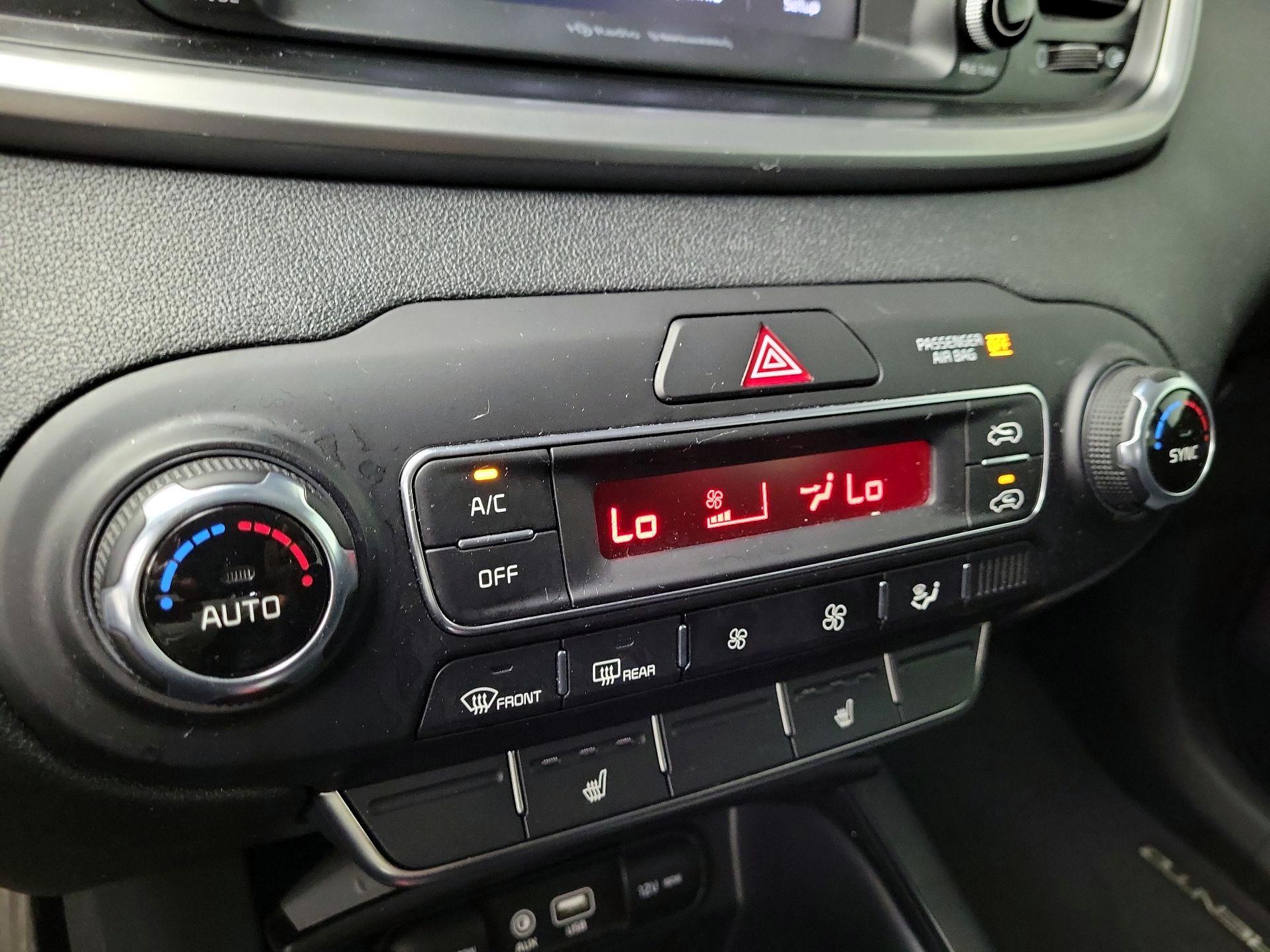 Thumbnail: 2019 Kia Sorento - 16