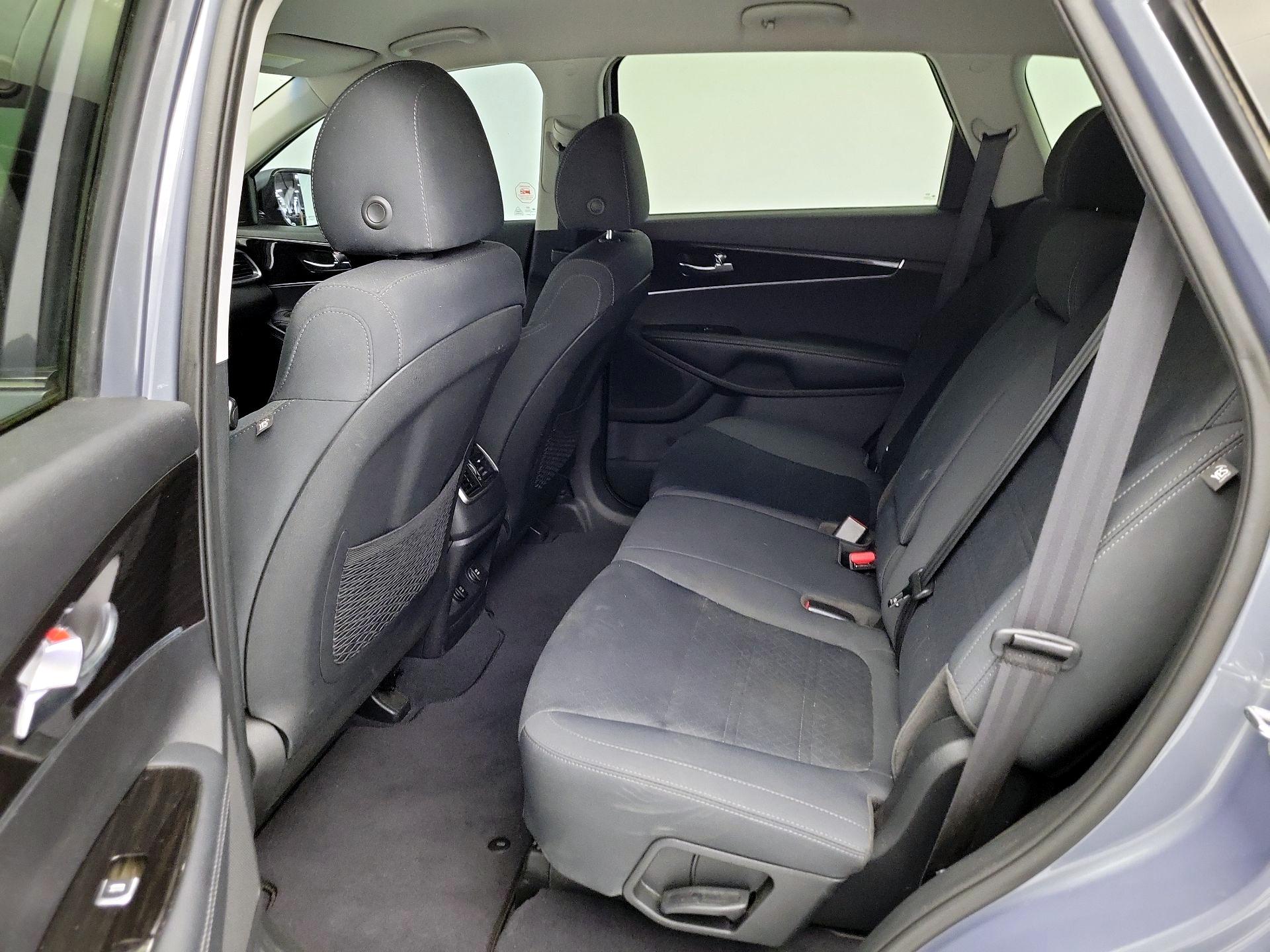 Thumbnail: 2019 Kia Sorento - 19