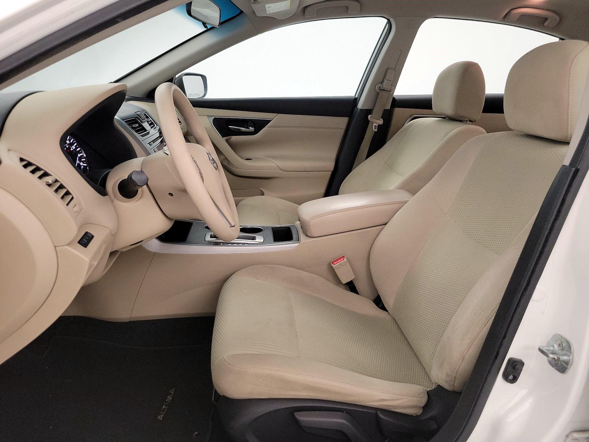 Thumbnail: 2015 Nissan Altima - 9