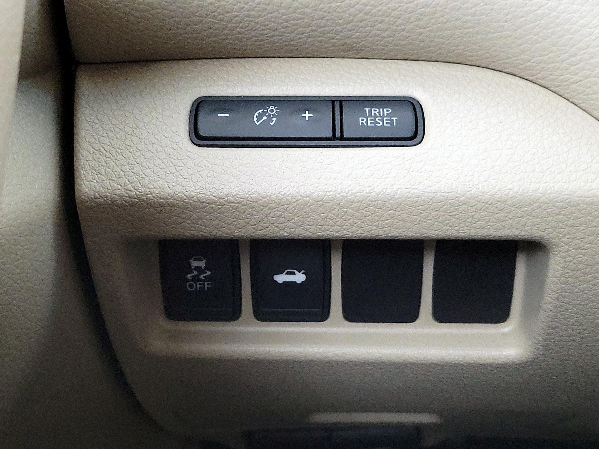 Thumbnail: 2015 Nissan Altima - 11
